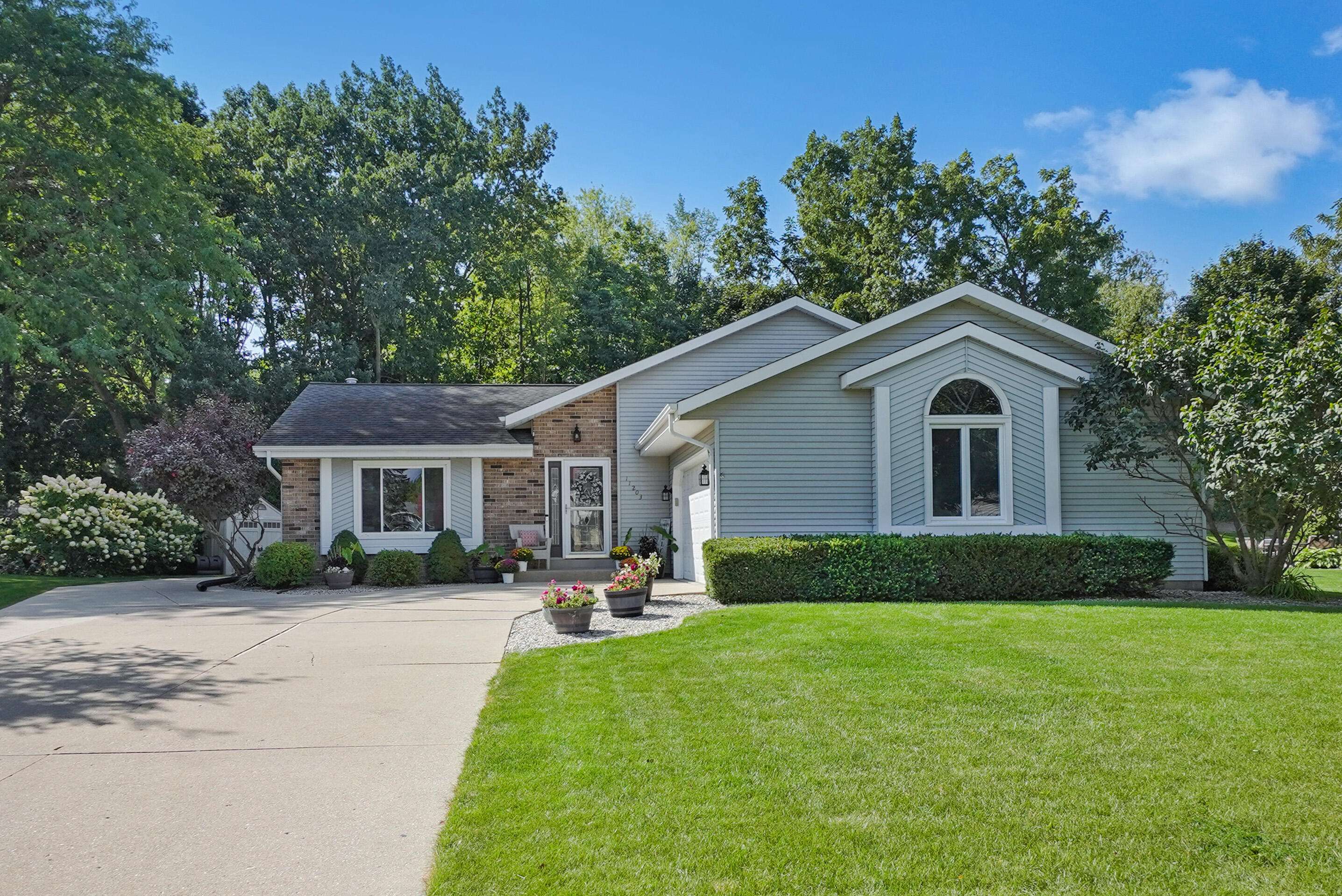 Franklin, WI 53132,11203 W Drake Ln