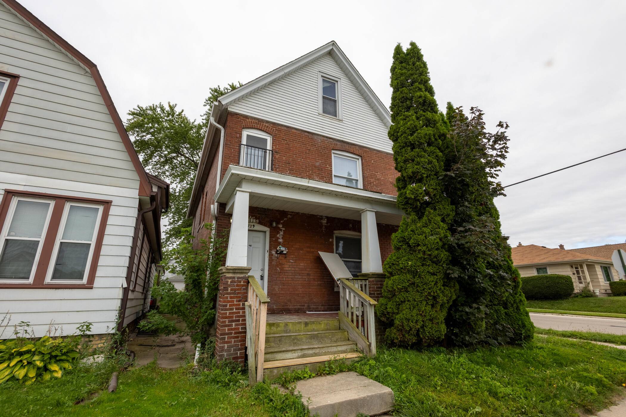 South Milwaukee, WI 53172,729 Montana Ave