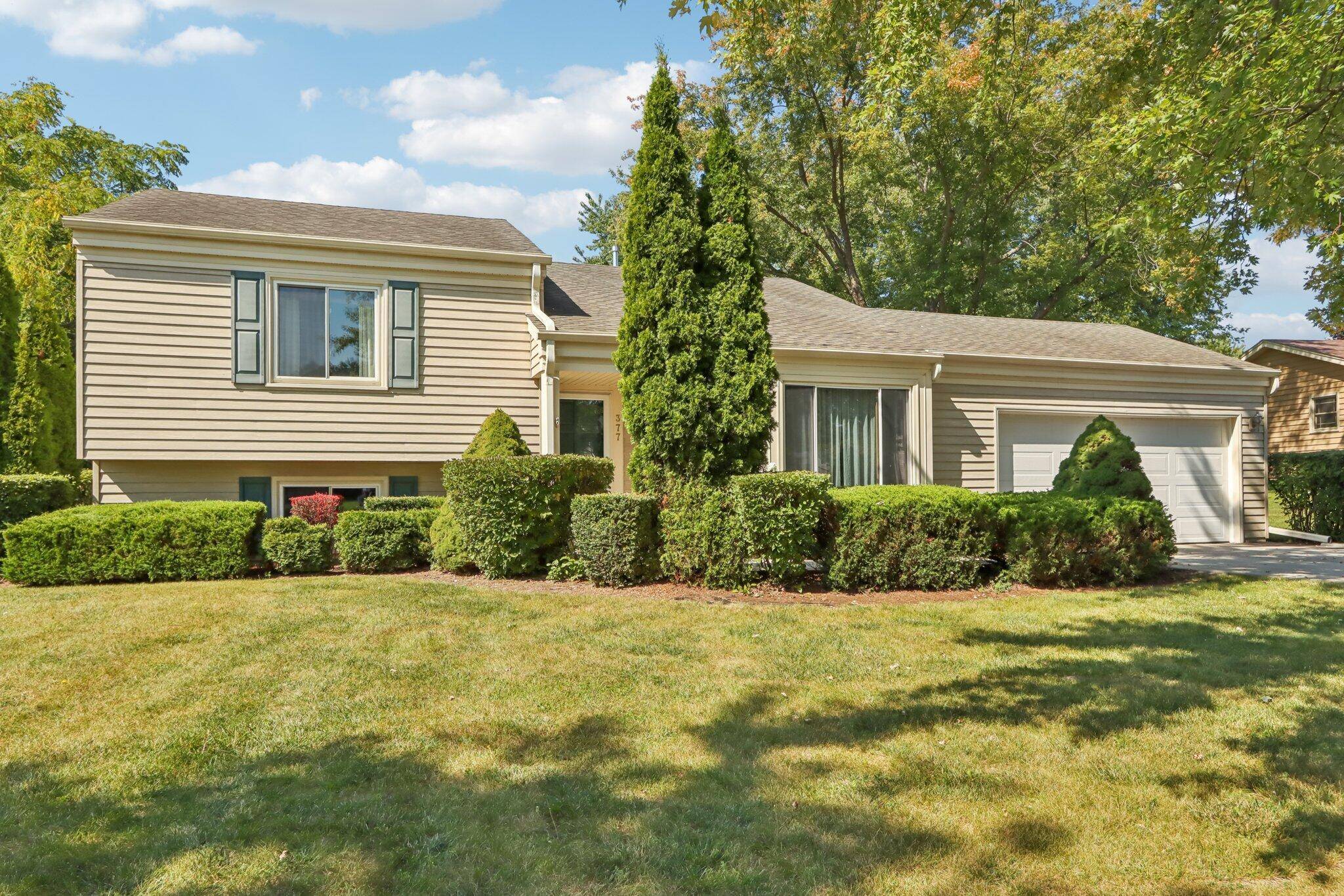 Pewaukee, WI 53072,377 Briar Ct