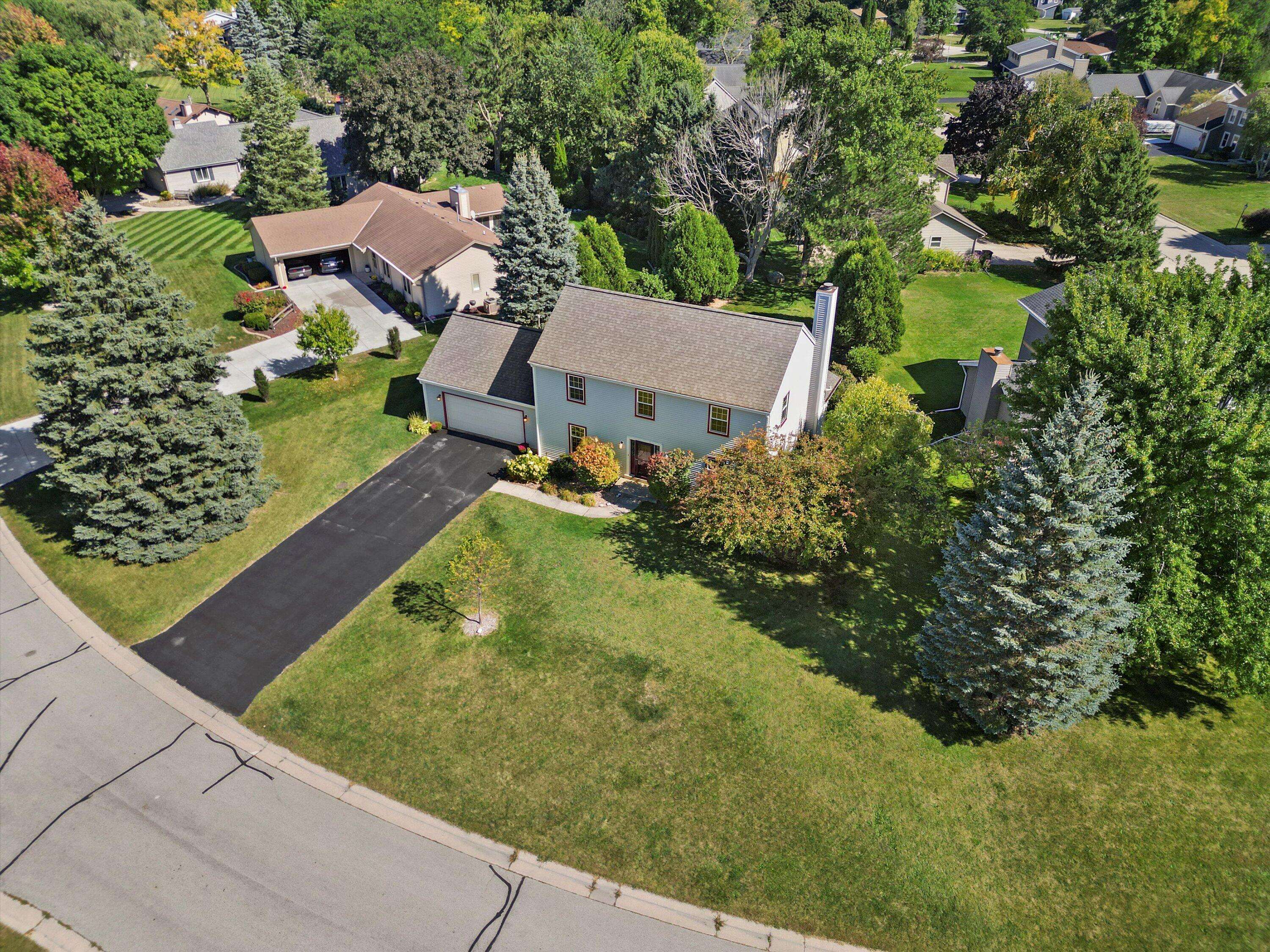 Pewaukee, WI 53186,W225N2516 Alderwood Ln