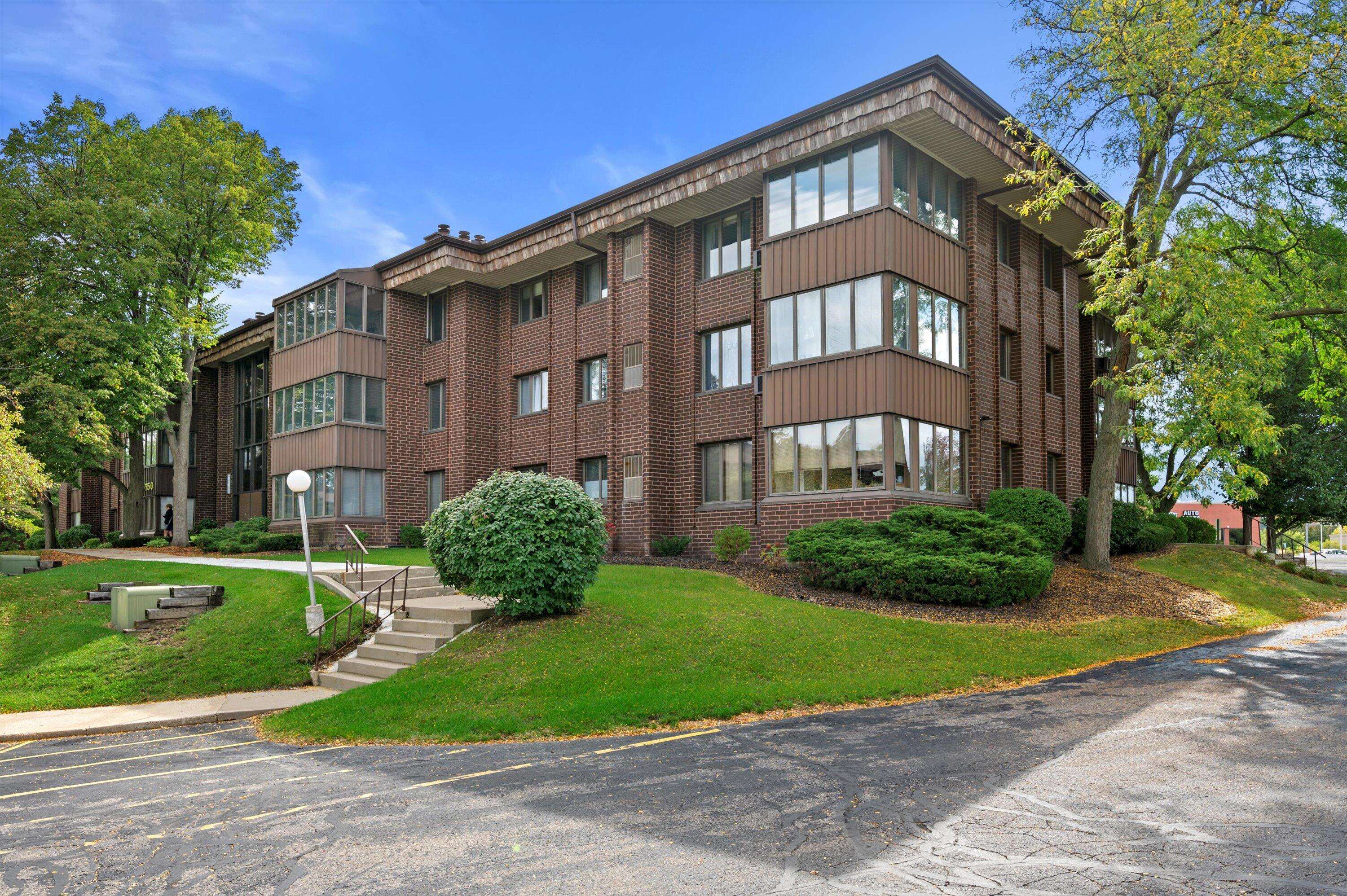 Menomonee Falls, WI 53051,N84W15750 Ridge Rd Unit 204