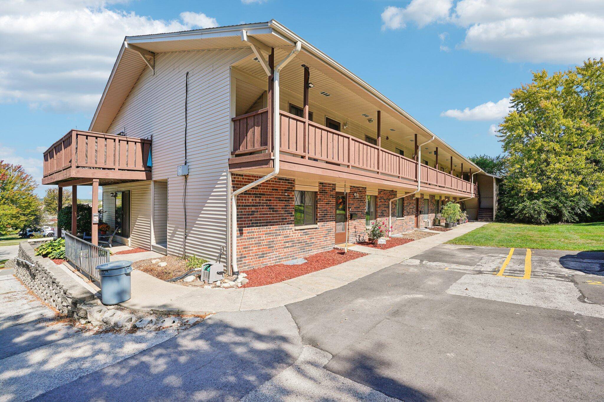 Pewaukee, WI 53072,1356 Greenhedge Rd Unit C1