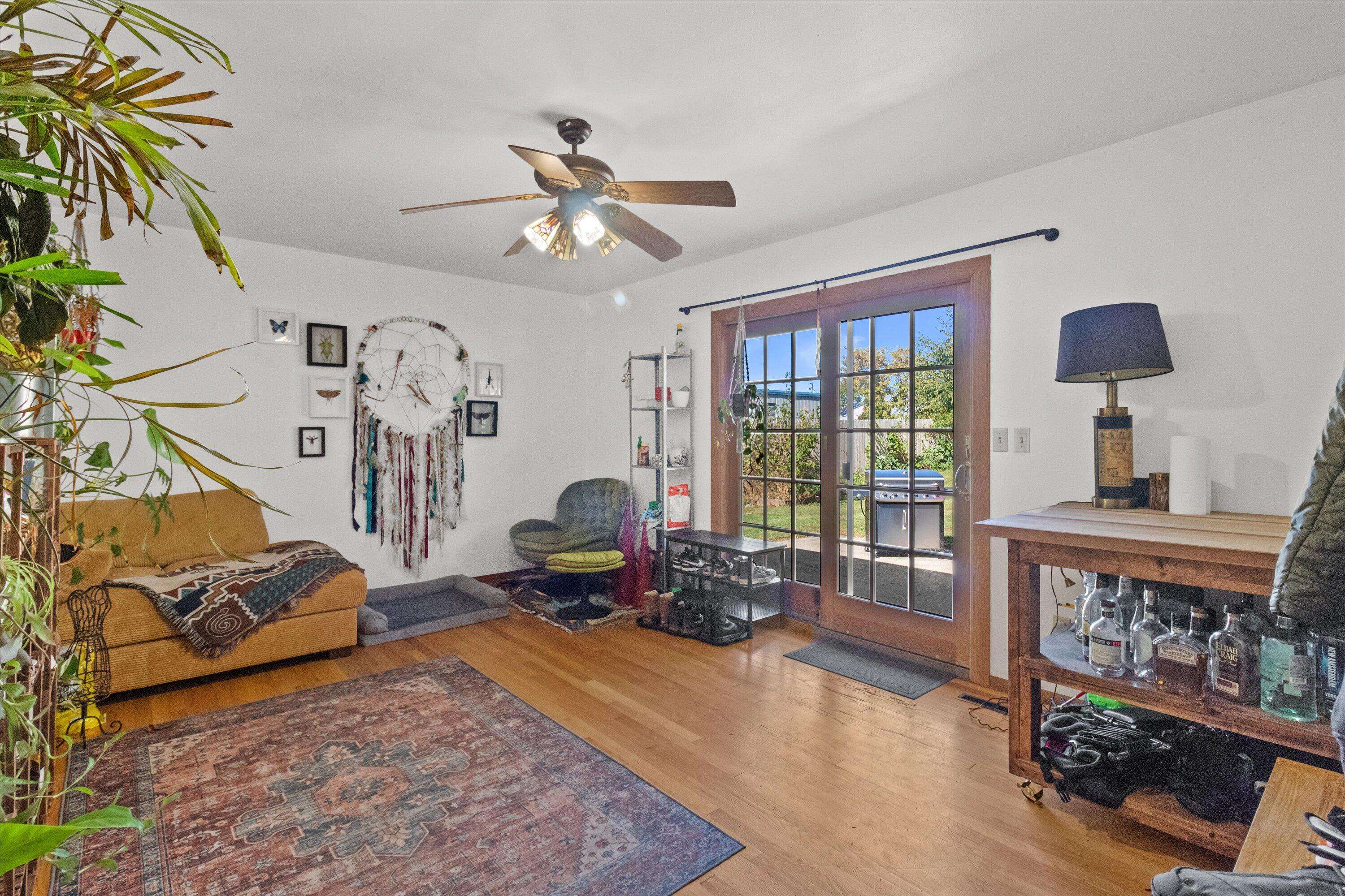 Glendale, WI 53209,2826 W Green Tree Rd