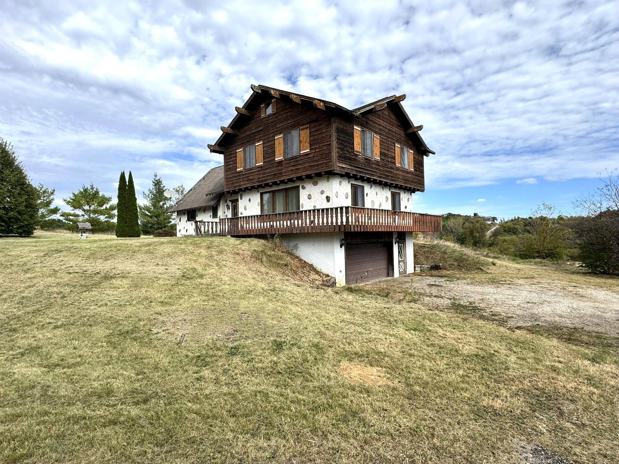 Wayne, WI 53002,8480 Fairview Dr