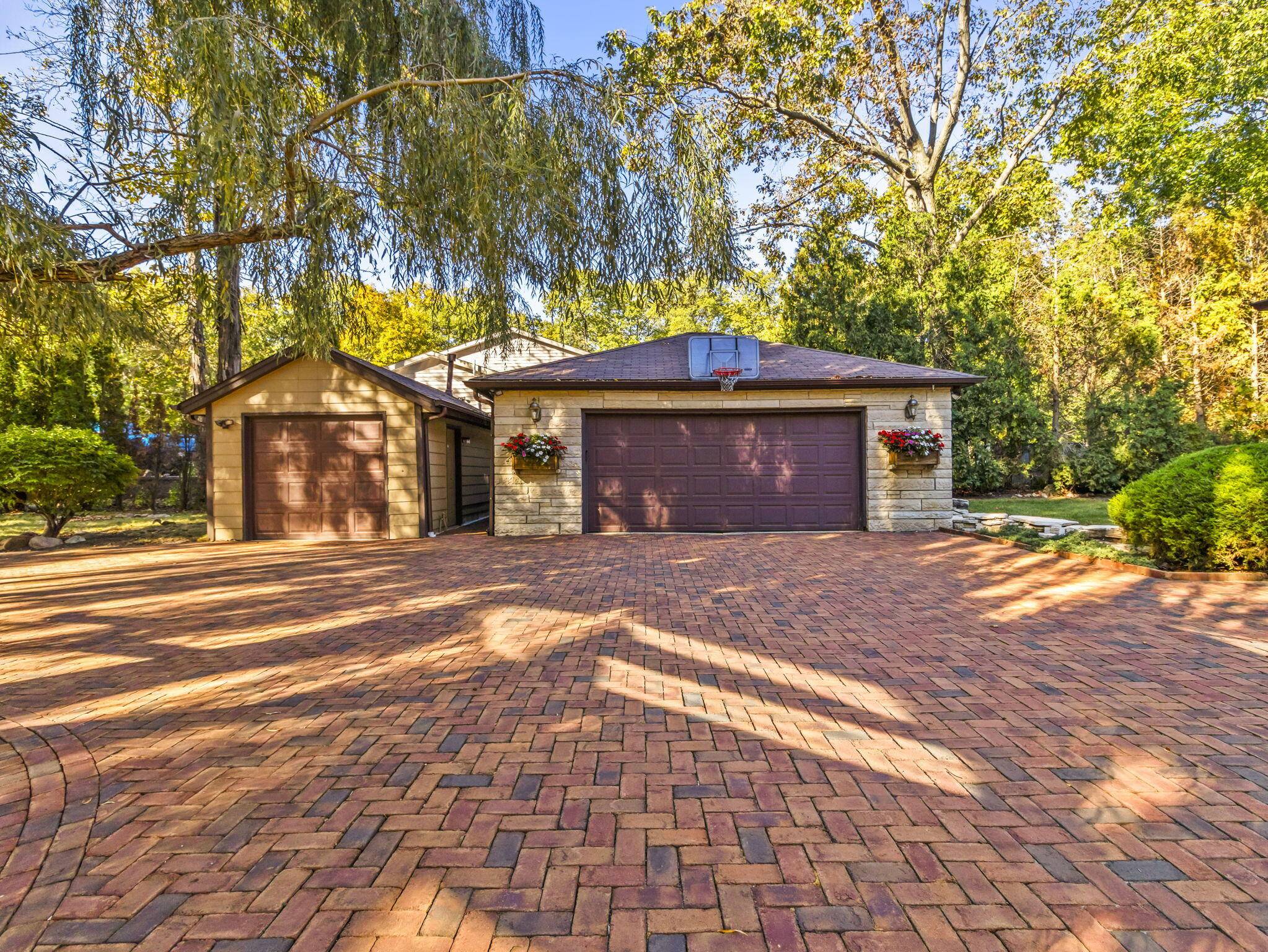 Greenfield, WI 53228,3939 S 85th St