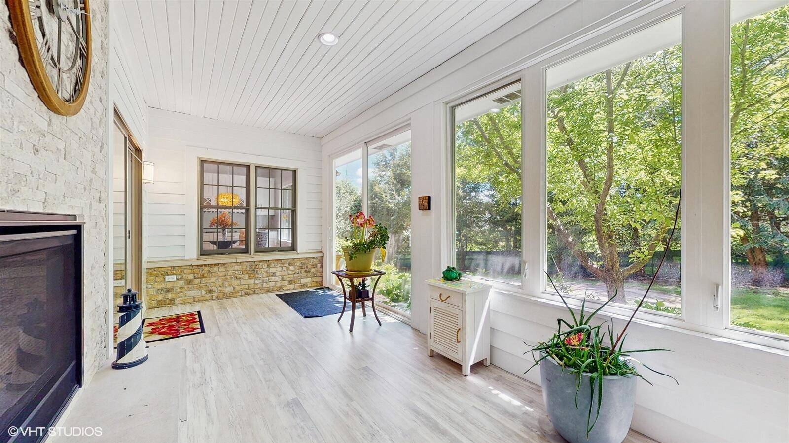 Lyons, WI 53147,2917 Bridlepath Ct