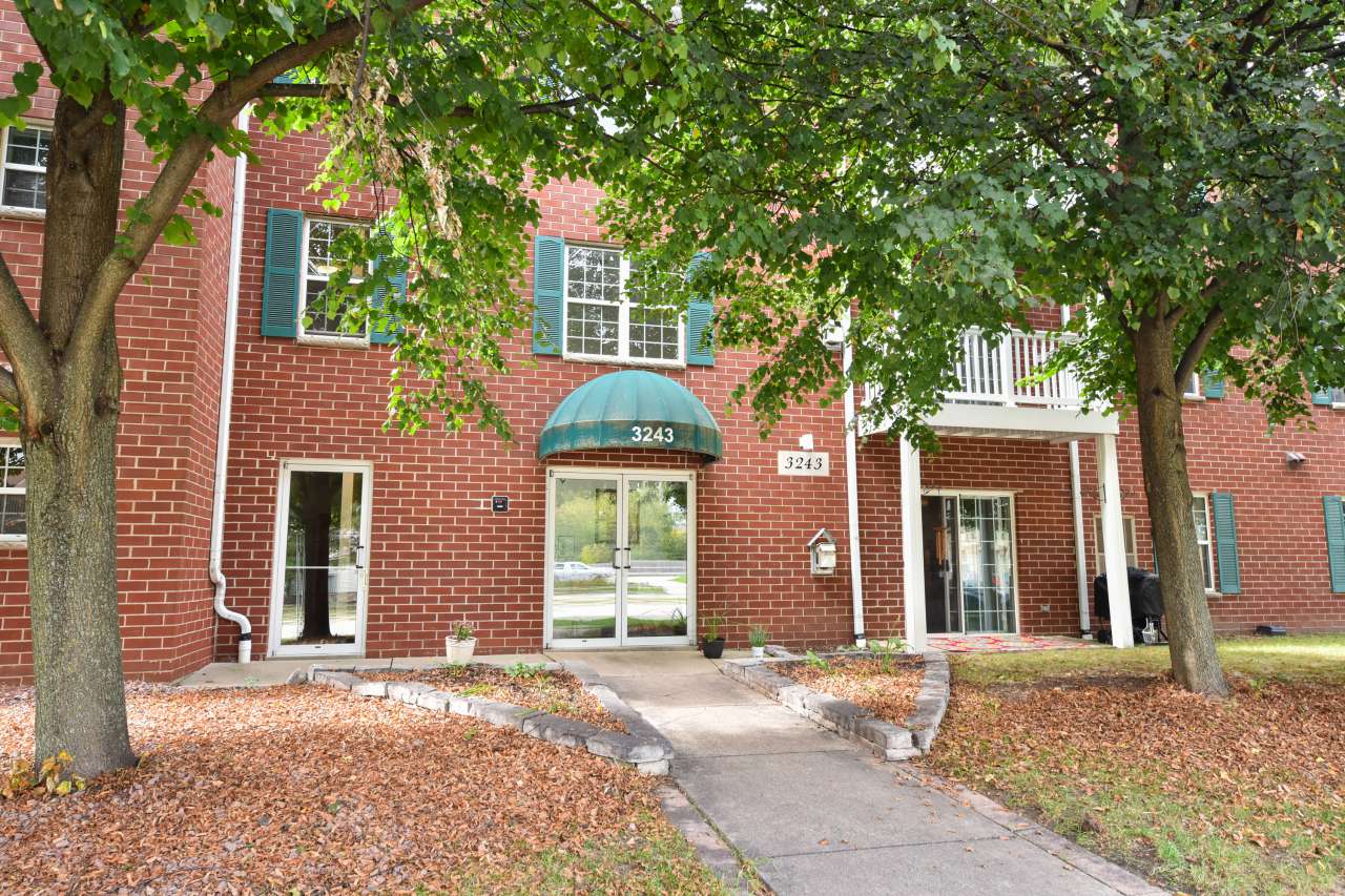Milwaukee, WI 53227,3243 S 92nd St Unit 111