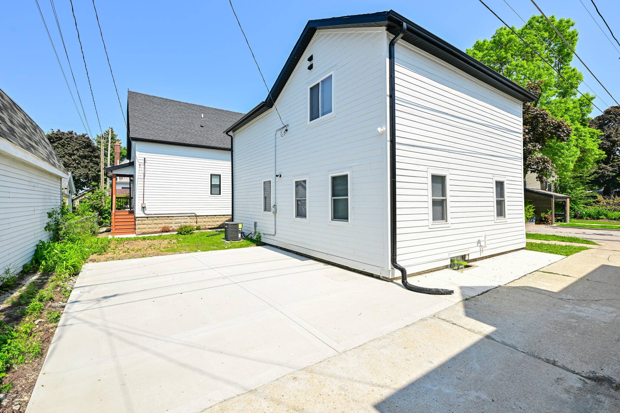 Milwaukee, WI 53207,1922 E Iron St