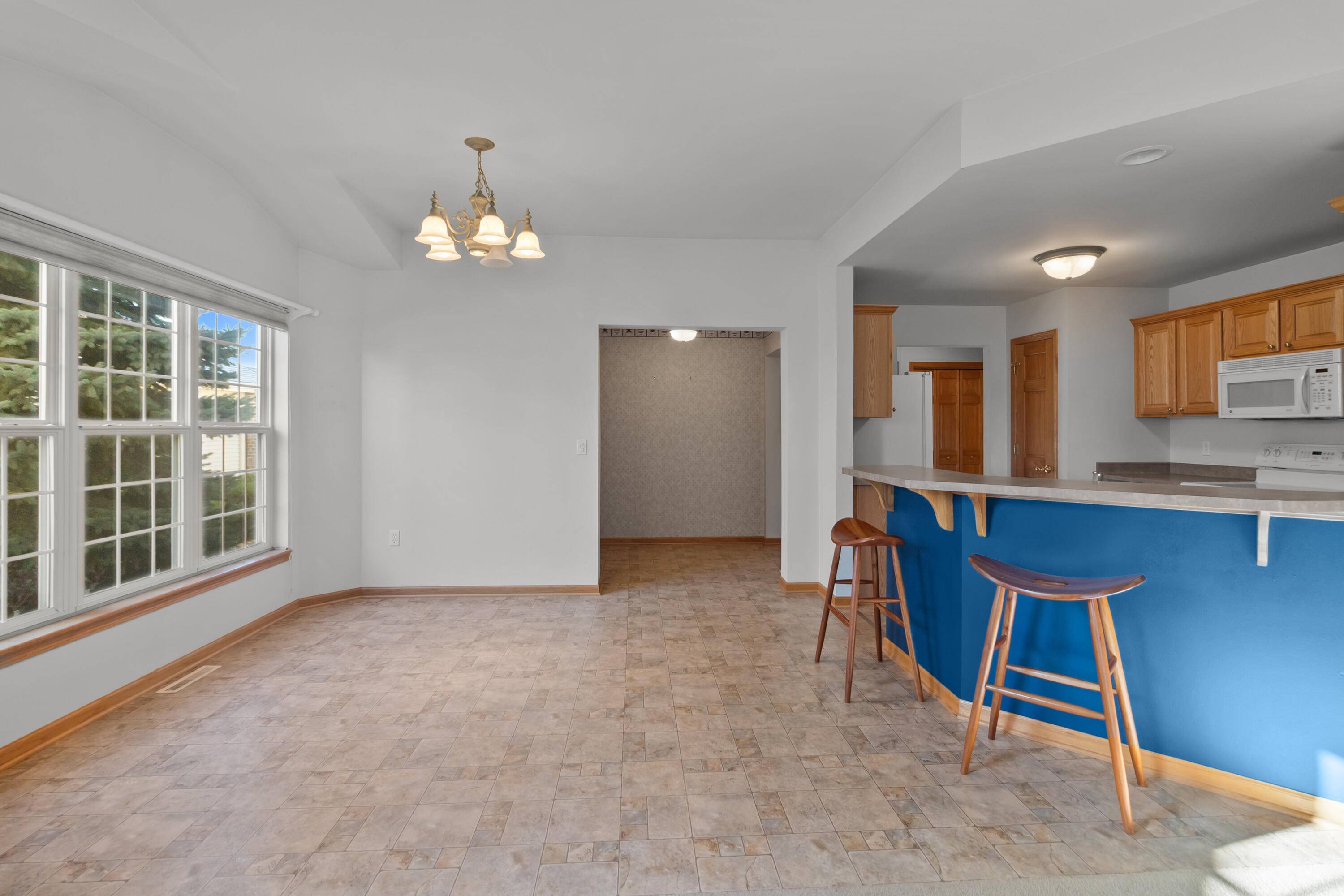 Elkhorn, WI 53121,446 Clover St