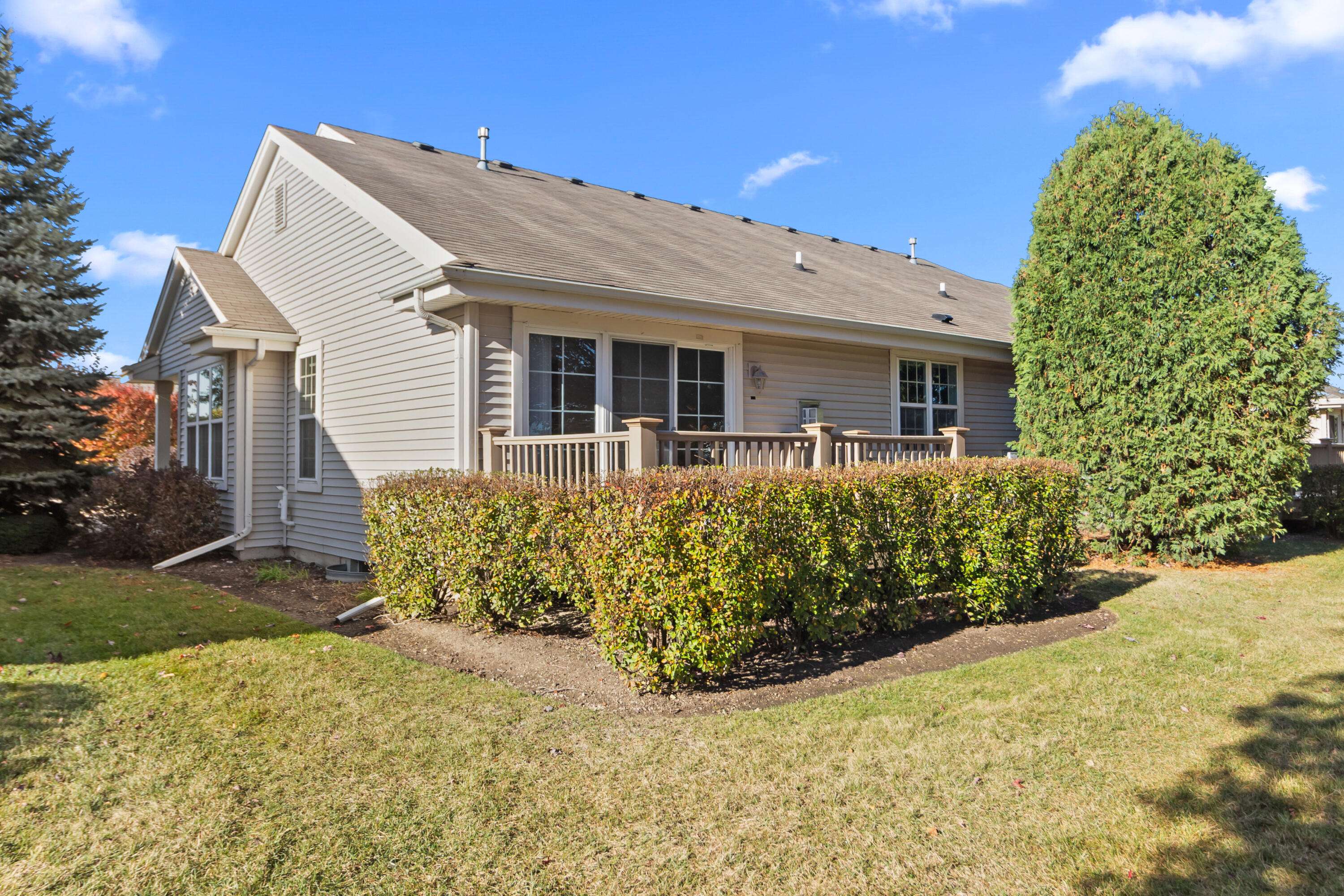 Elkhorn, WI 53121,446 Clover St