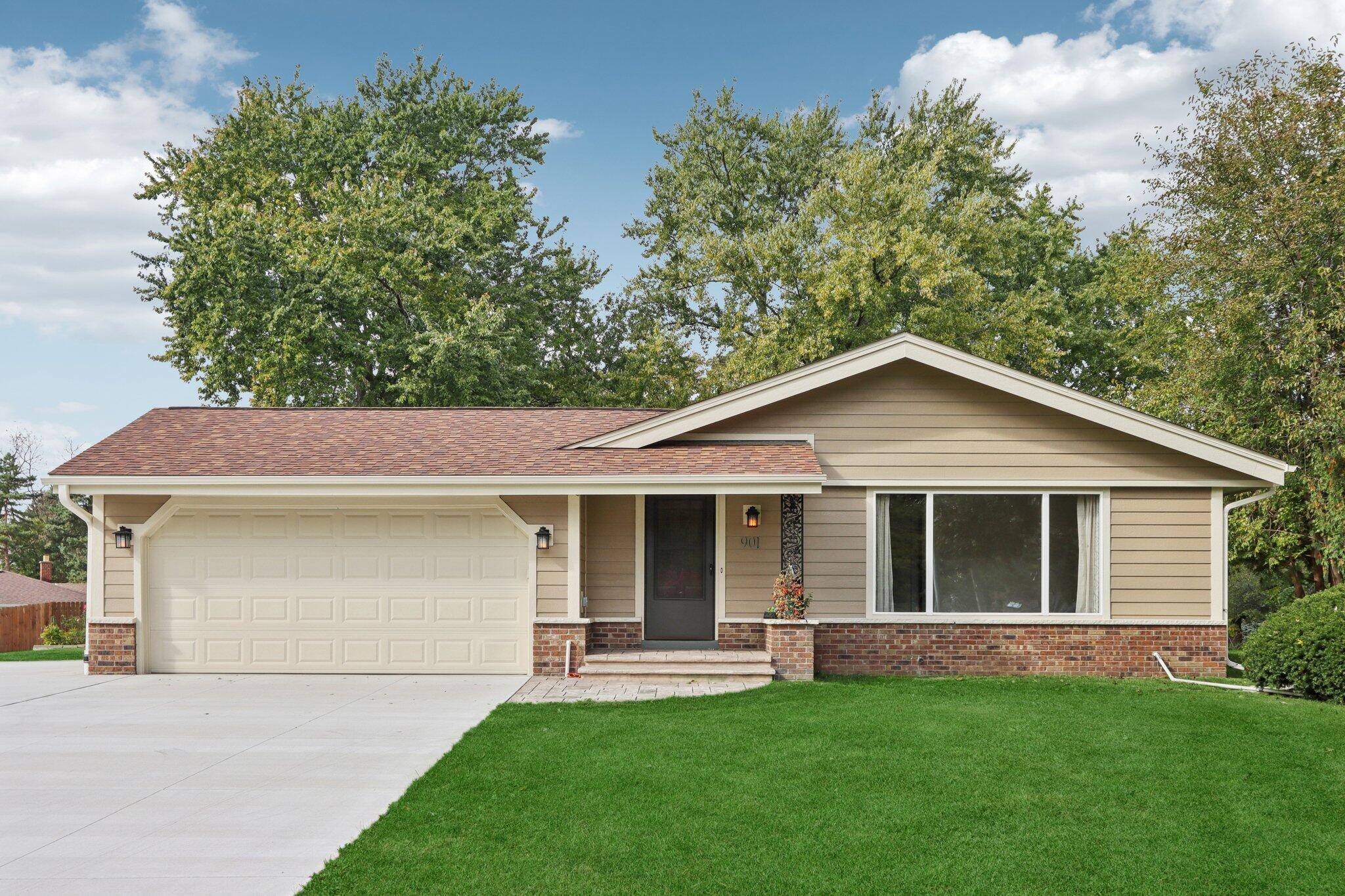 Hartland, WI 53029,901 Anton Rd