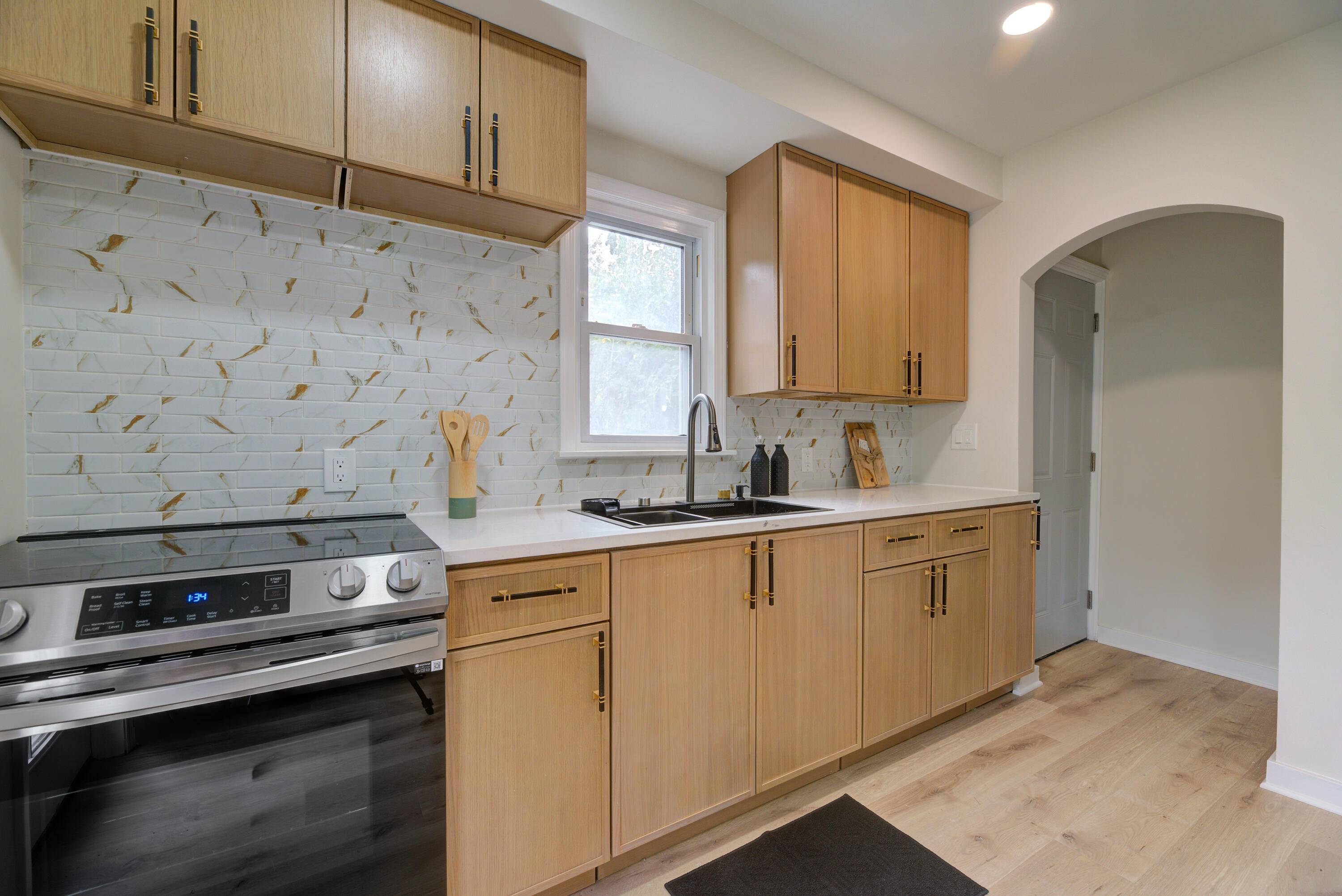 Milwaukee, WI 53221,4958 S 20th St