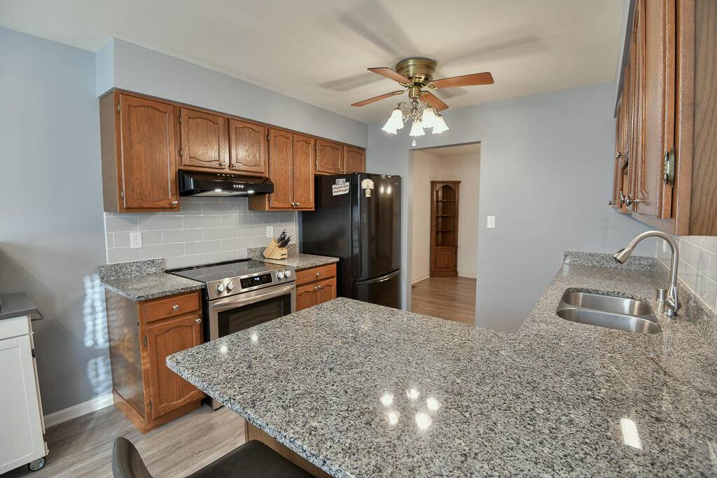 Kenosha, WI 53142,4117 80th St Unit 14A