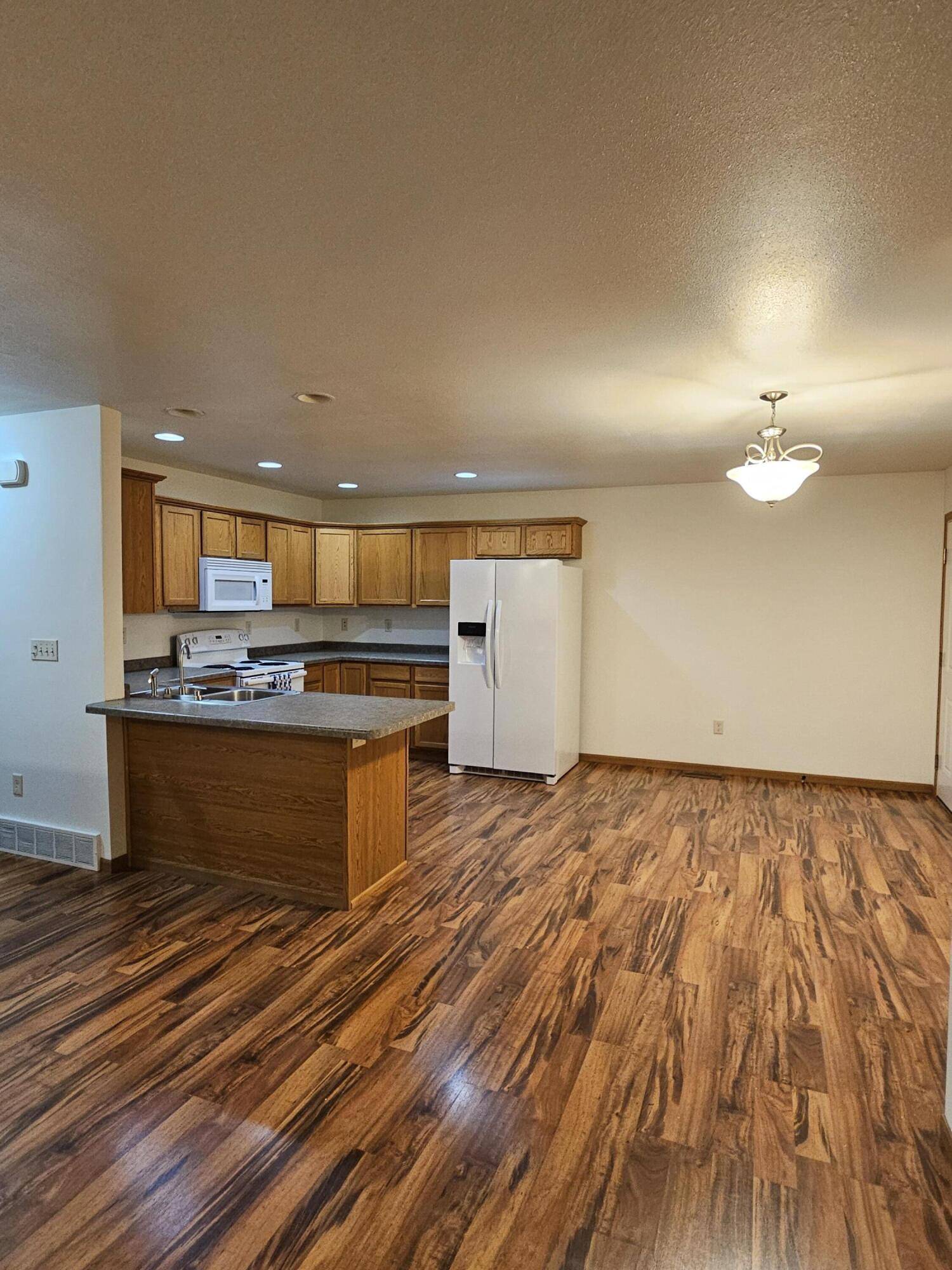 Onalaska, WI 54650,3801 Emerald Dr E