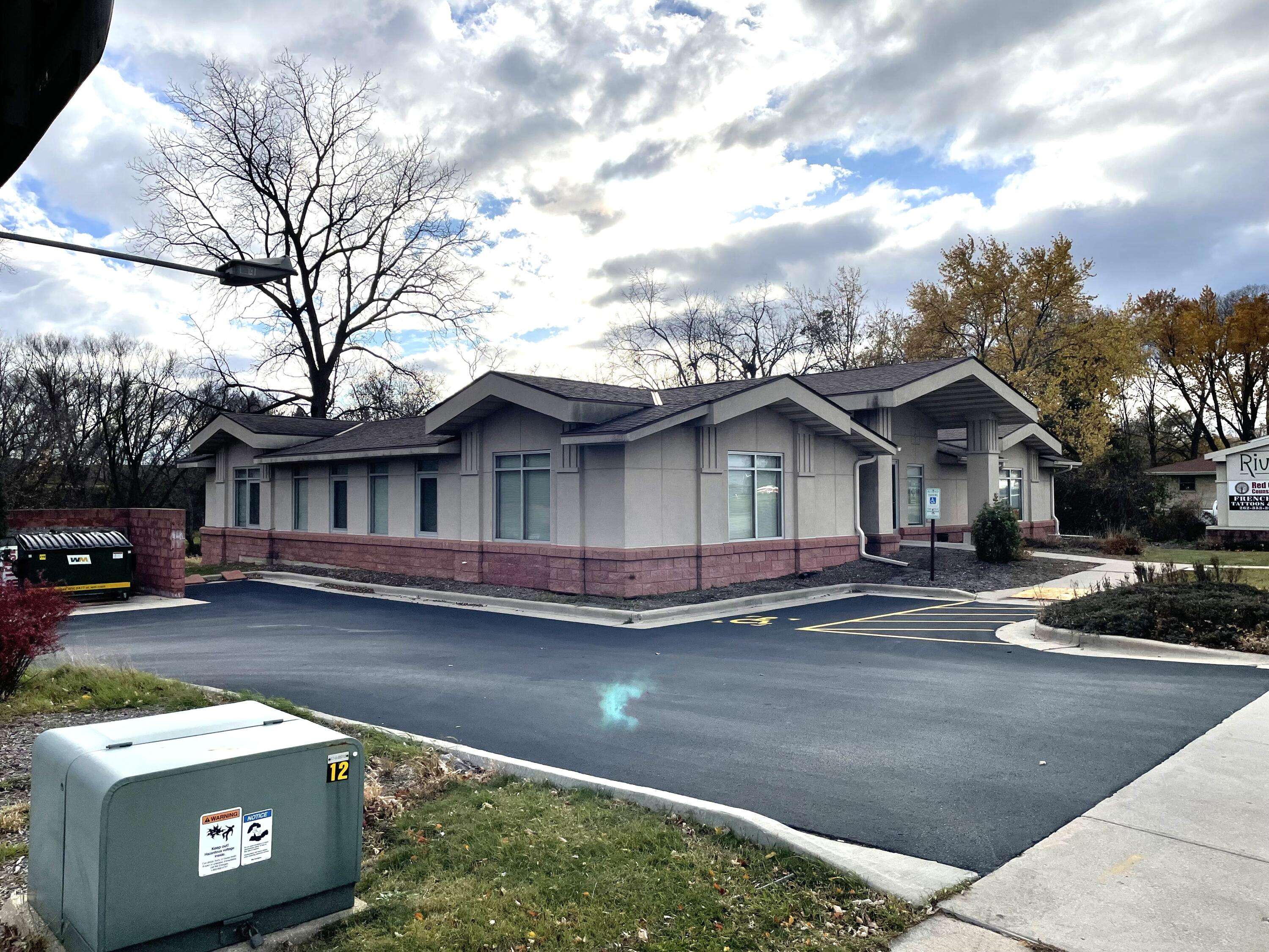 West Bend, WI 53095,1519 E Washington St