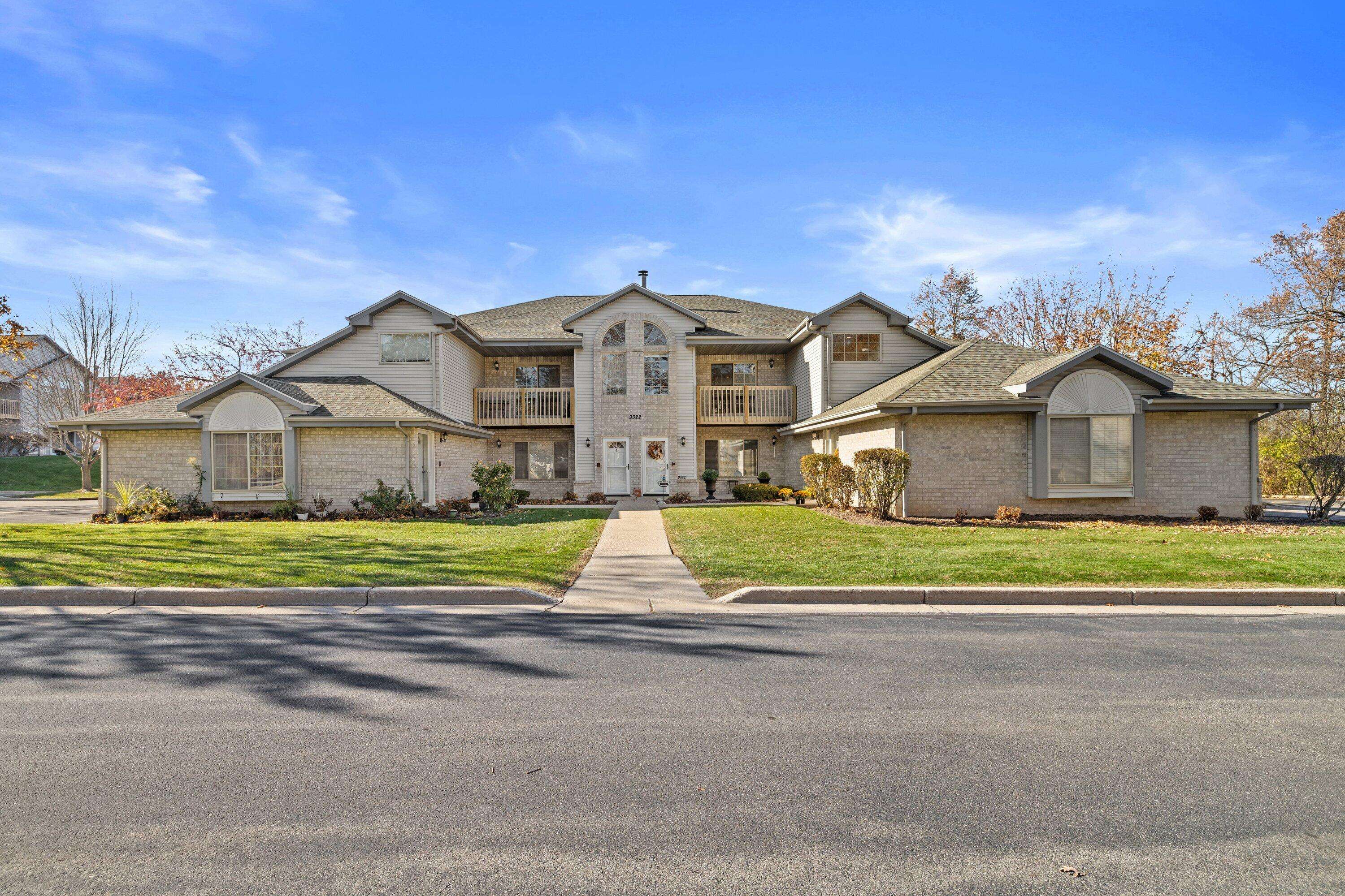 Franklin, WI 53132,9322 W Loomis Rd Unit 4