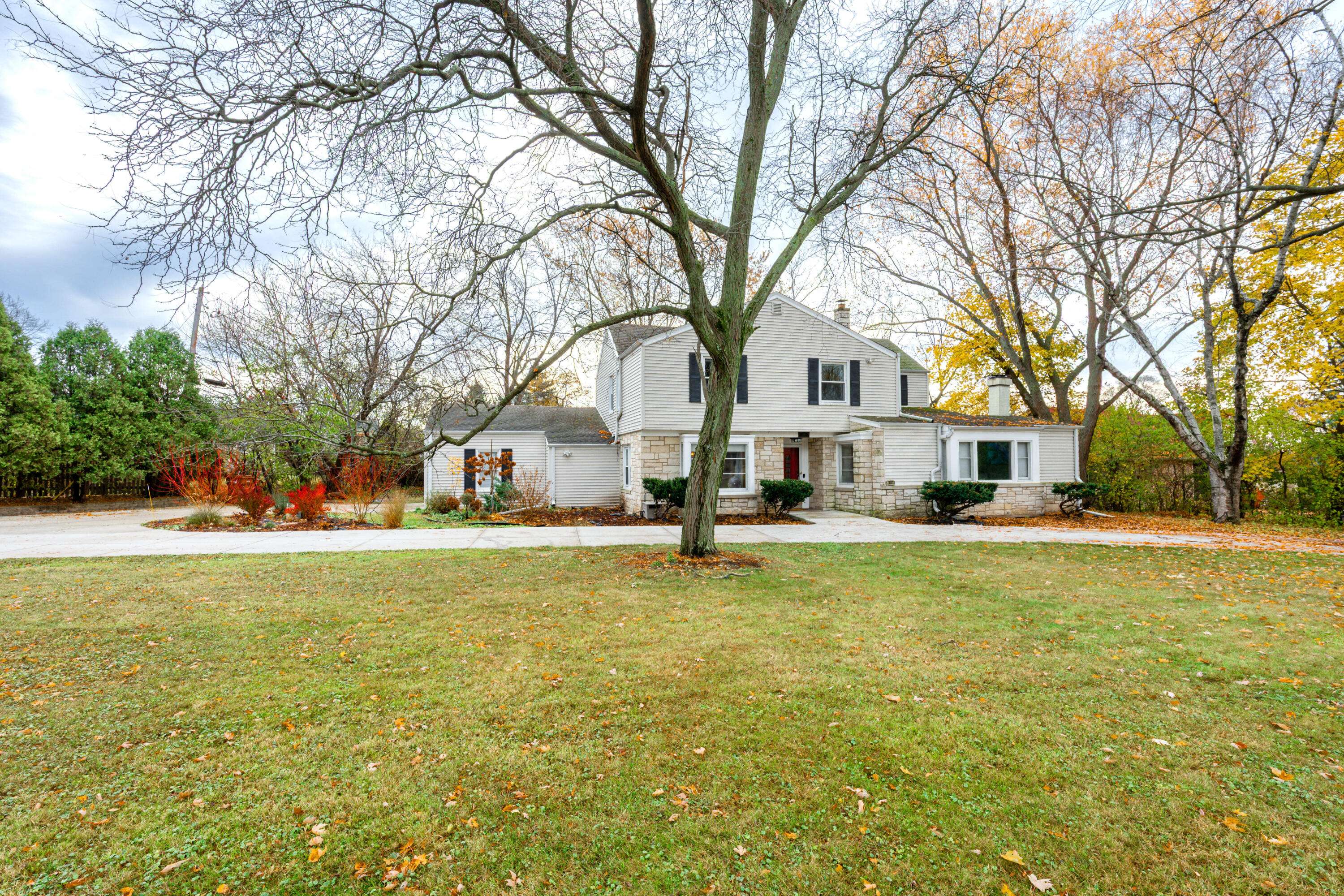 Glendale, WI 53217,101 E Clovernook Ln
