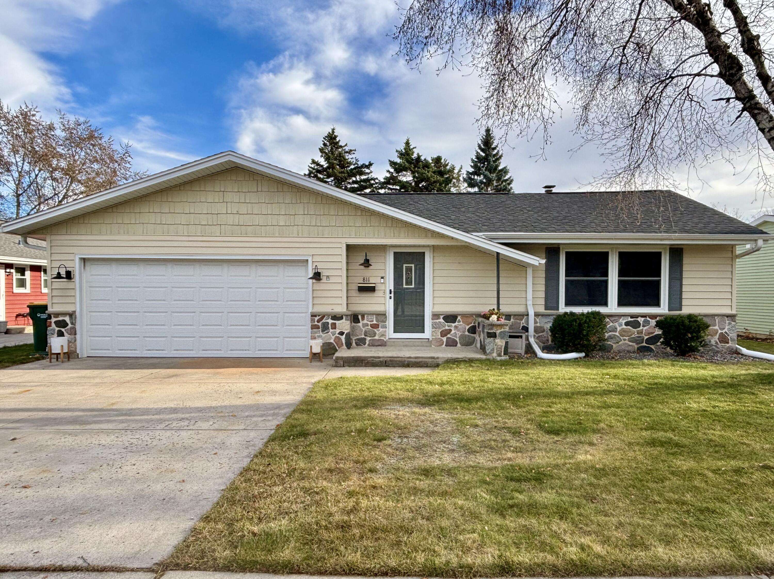 West Bend, WI 53090,811 Meadowbrook Dr