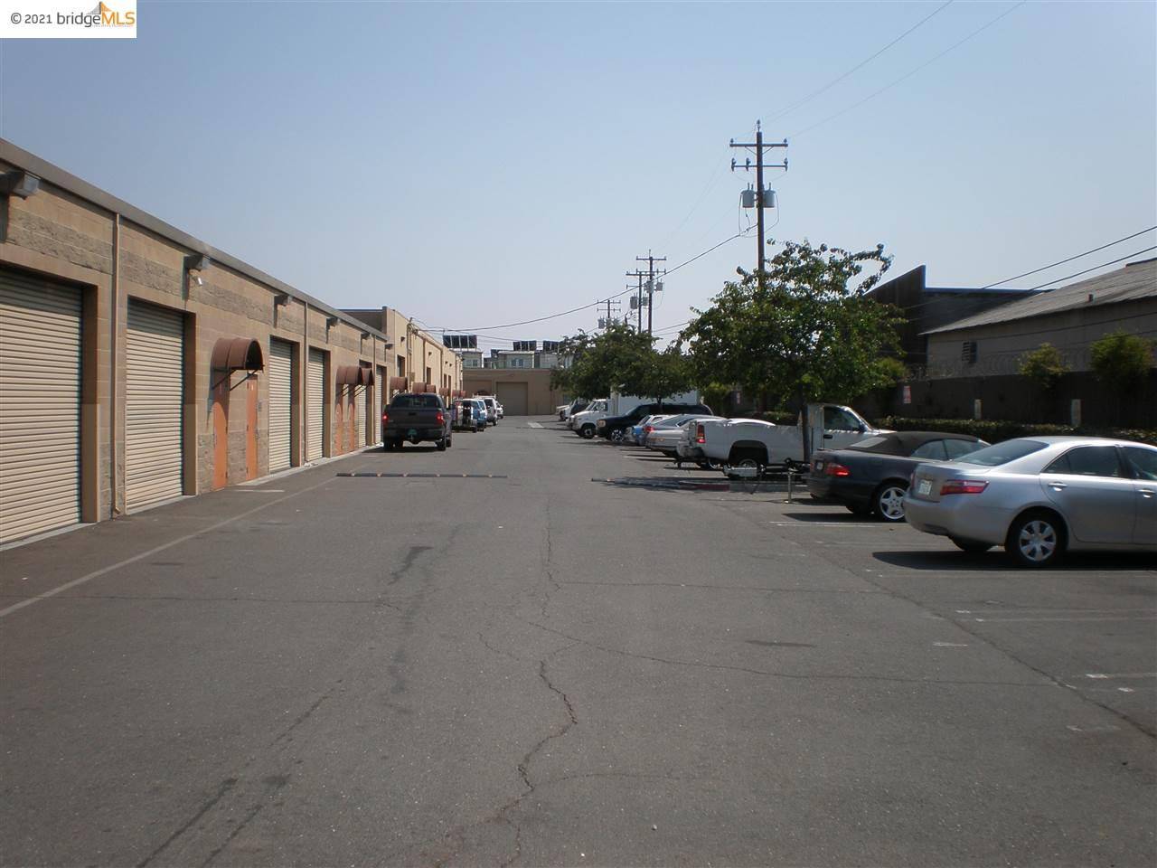 Oakland, CA 94621,910 81 St. #18