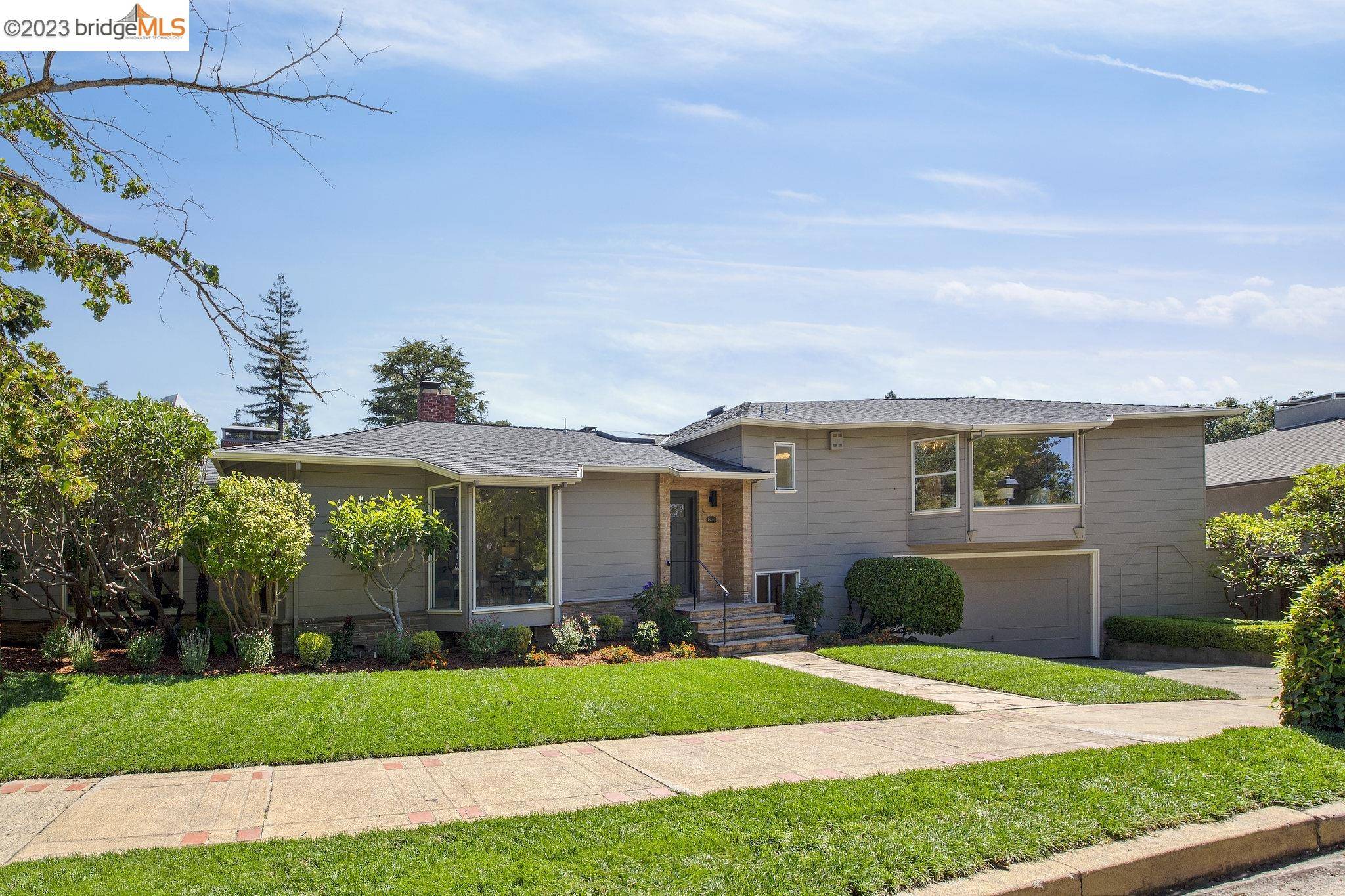 Piedmont, CA 94611,253 Saint James Drive