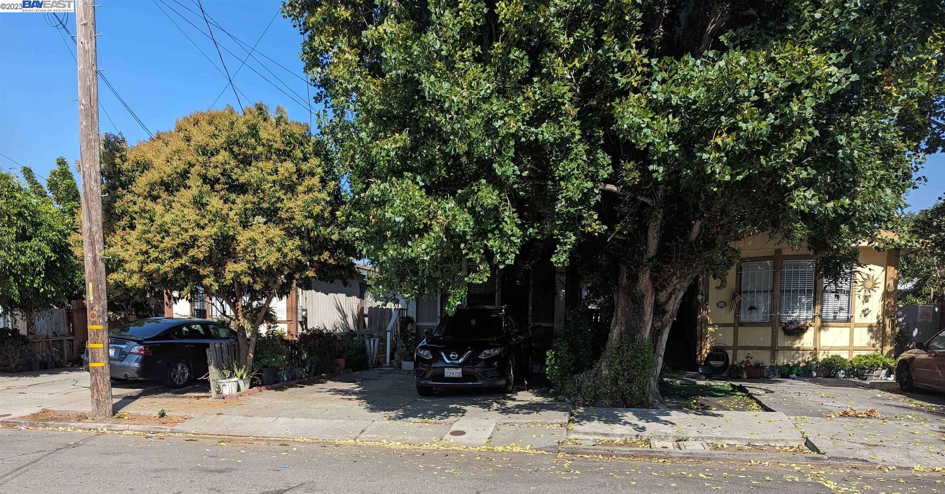 Oakland, CA 94603,639-43 S Elmhurst Ave