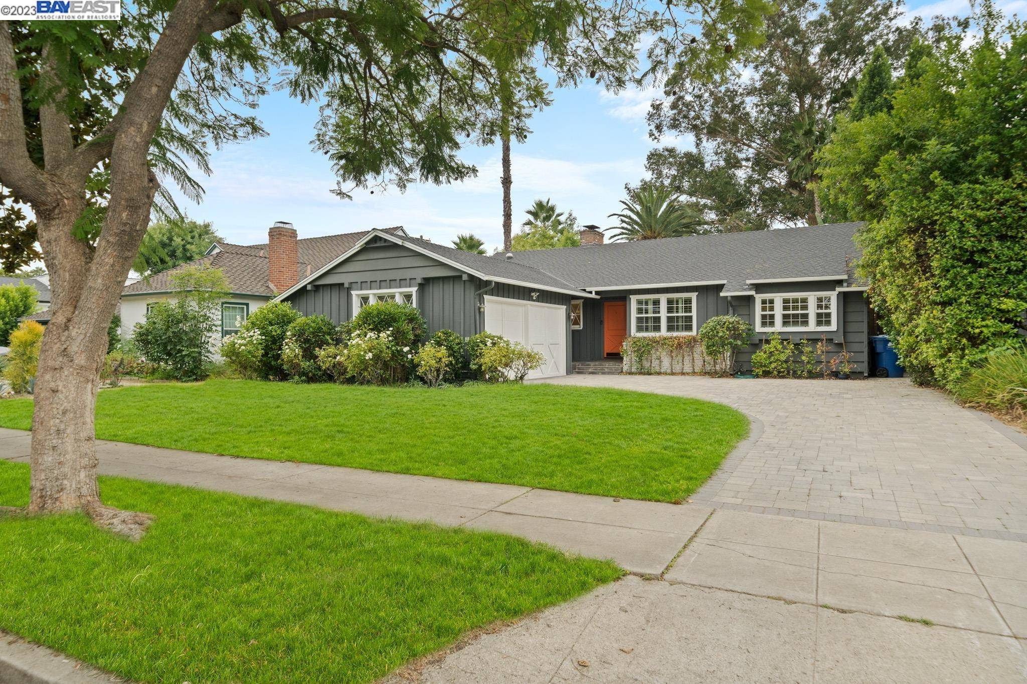 Sherman Oaks, CA 91423,13630 Valleyheart Dr N