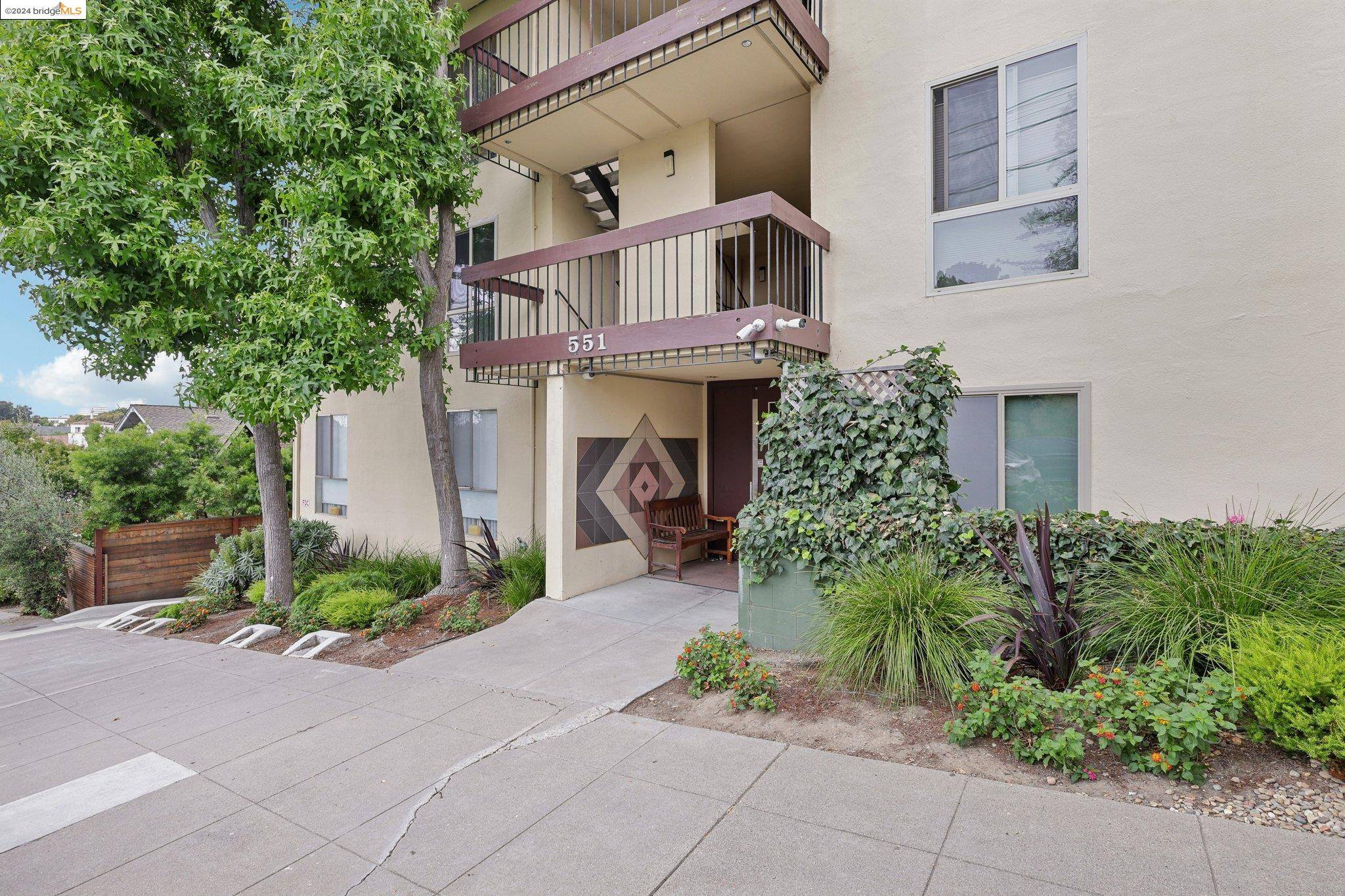 Oakland, CA 94610,551 Jean Street #410