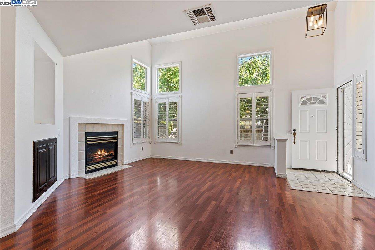 Vallejo, CA 94591,118 Outrigger Dr