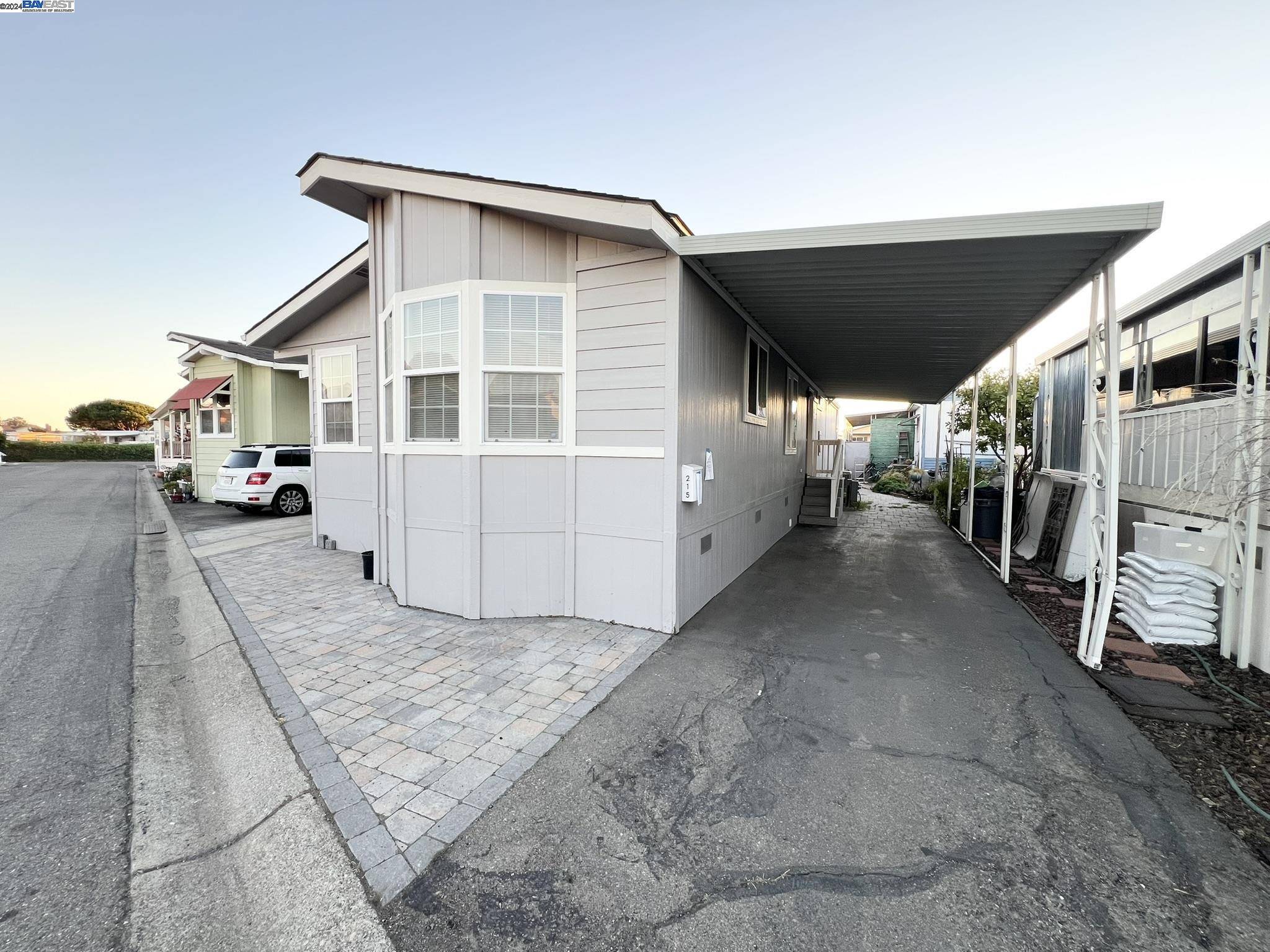 Hayward, CA 94545,1200 W Winton Ave #215