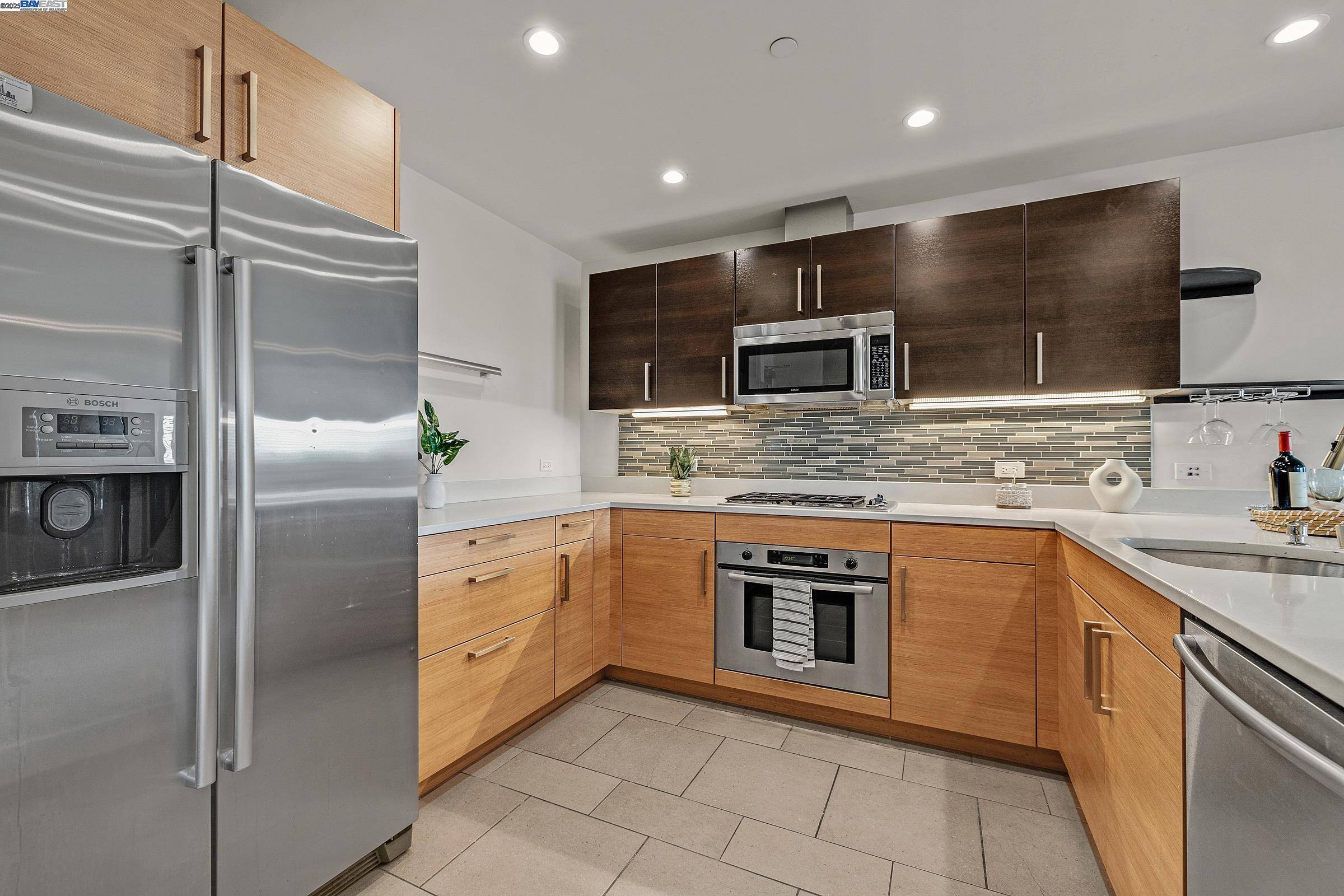 Oakland, CA 94608,6465 San Pablo Ave #405