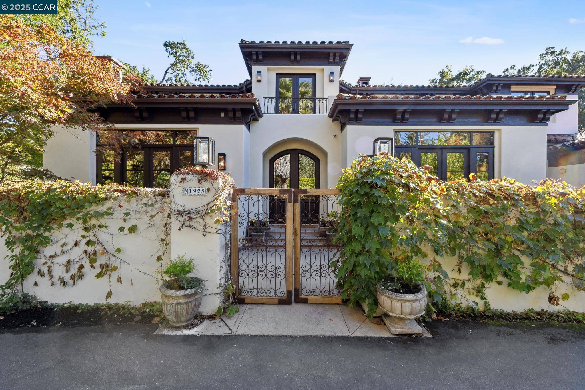 Diablo, CA 94528,1928 La Cadena