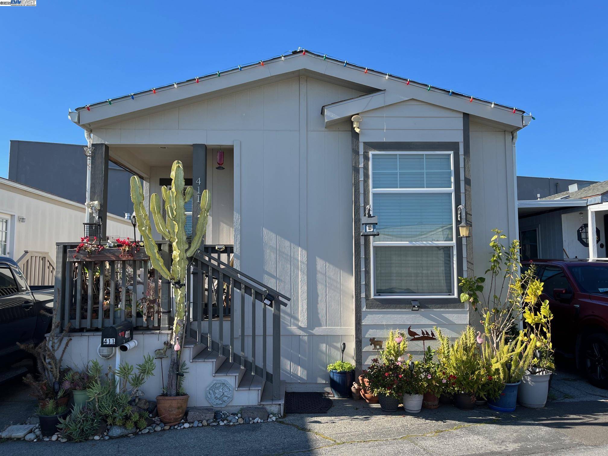 Redwood City, CA 94063,3015 E Bayshore Rd. #411 #411