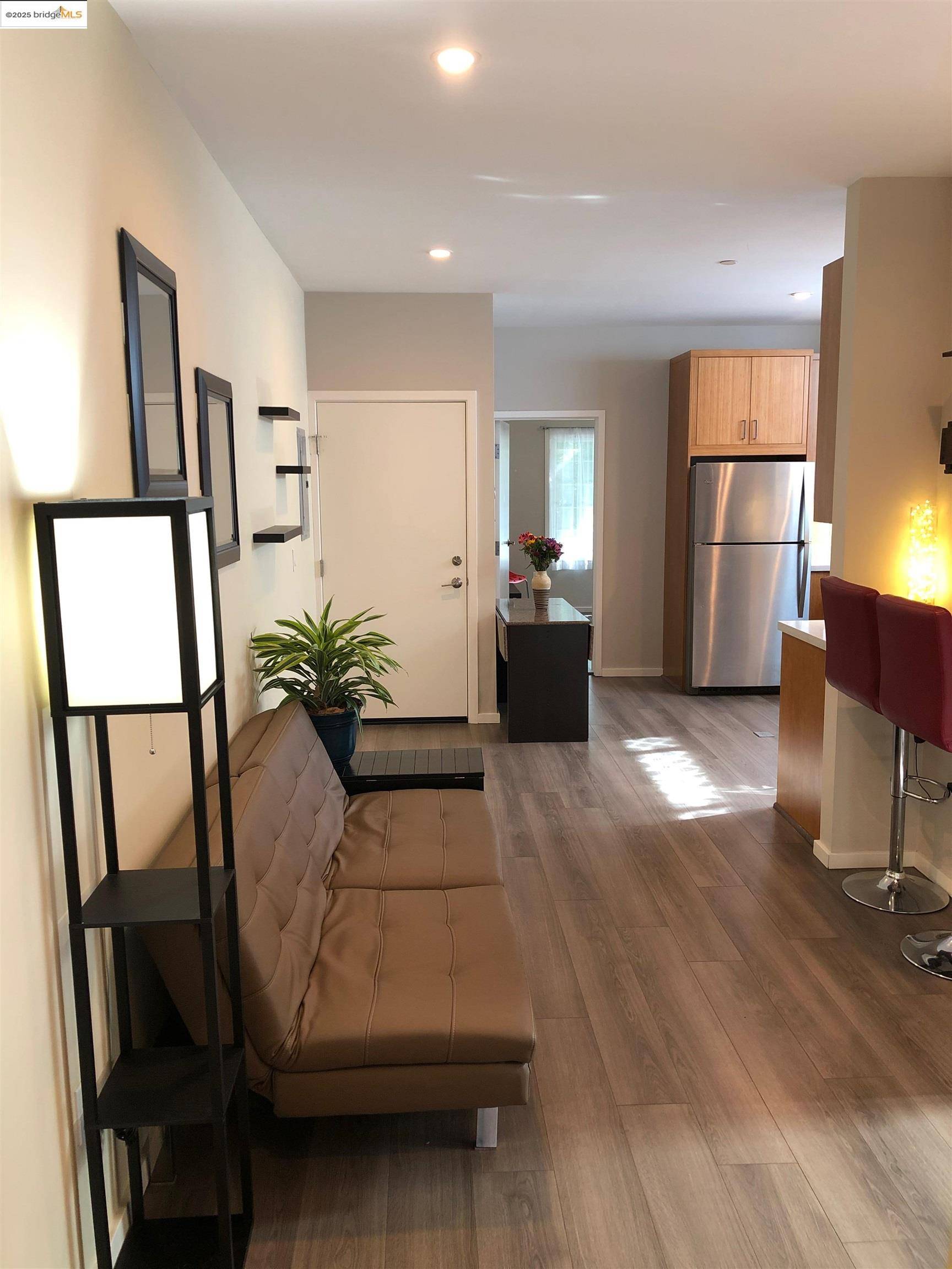 Oakland, CA 94605,562 29th St