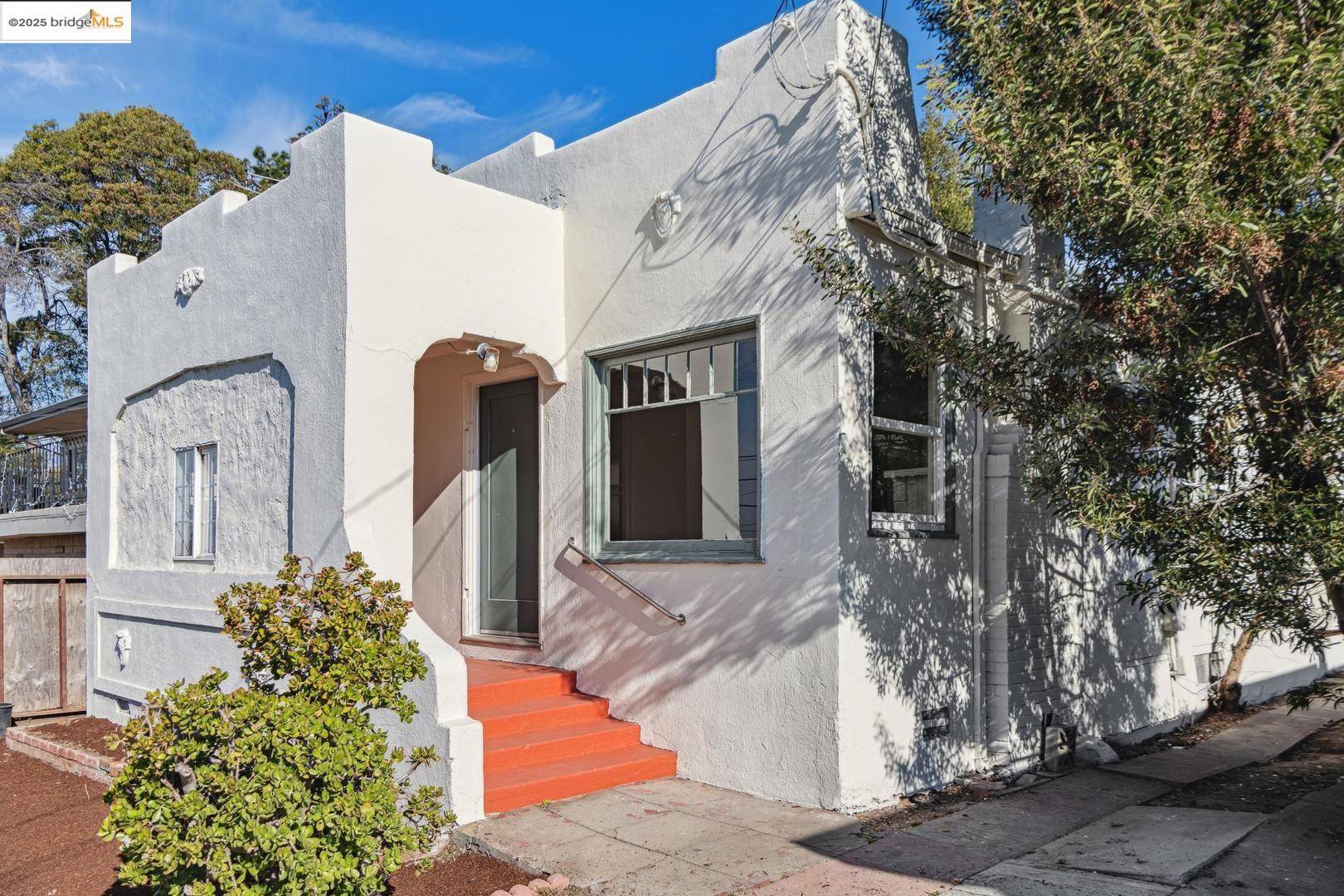 Oakland, CA 94605,6700 Laird AVE