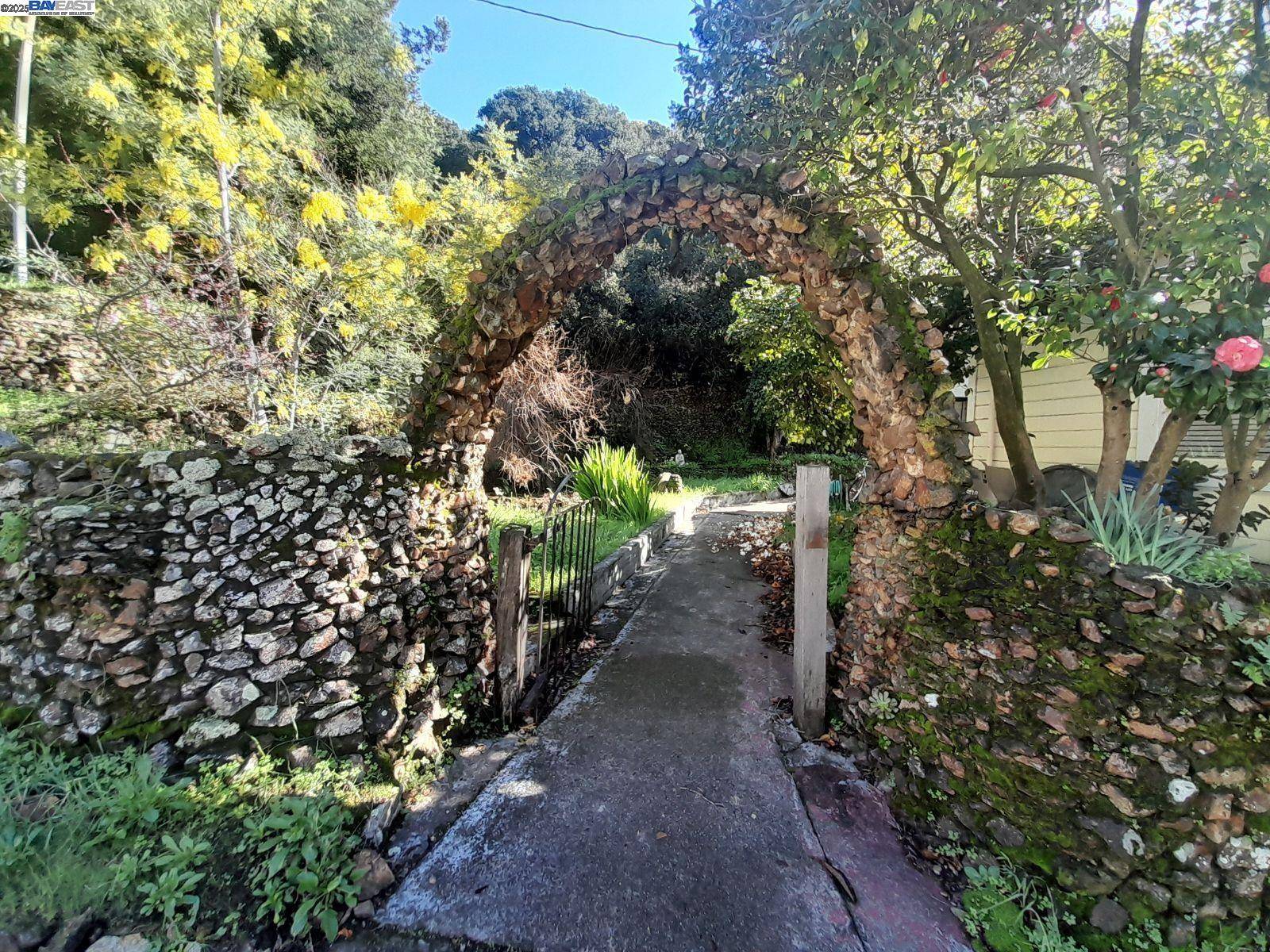Oakland, CA 94605,6401 Leona St