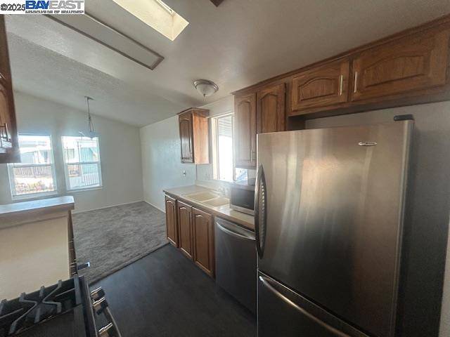 Redwood City, CA 94063,3015 E Bayshore Road #129