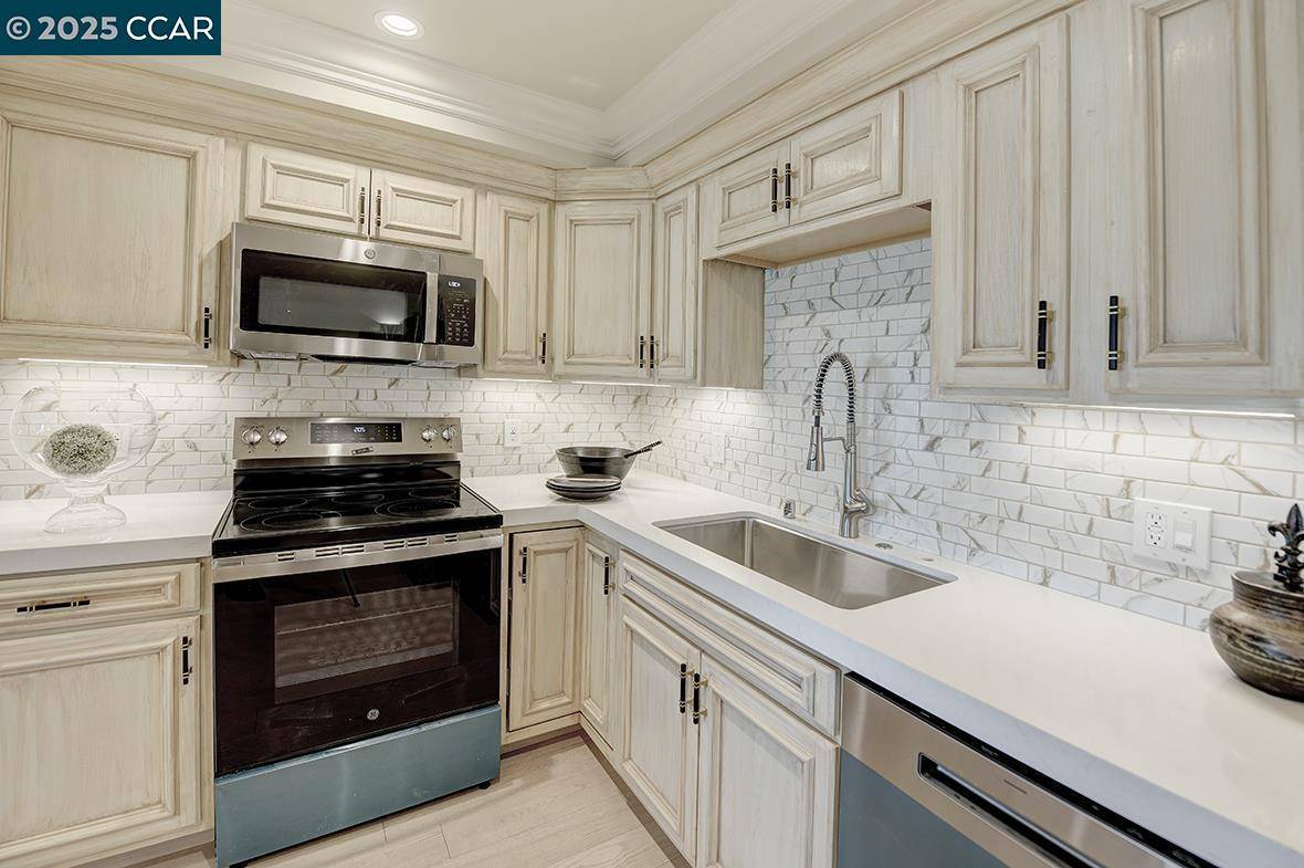 Walnut Creek, CA 94595,1400 Ptarmigan Dr #4