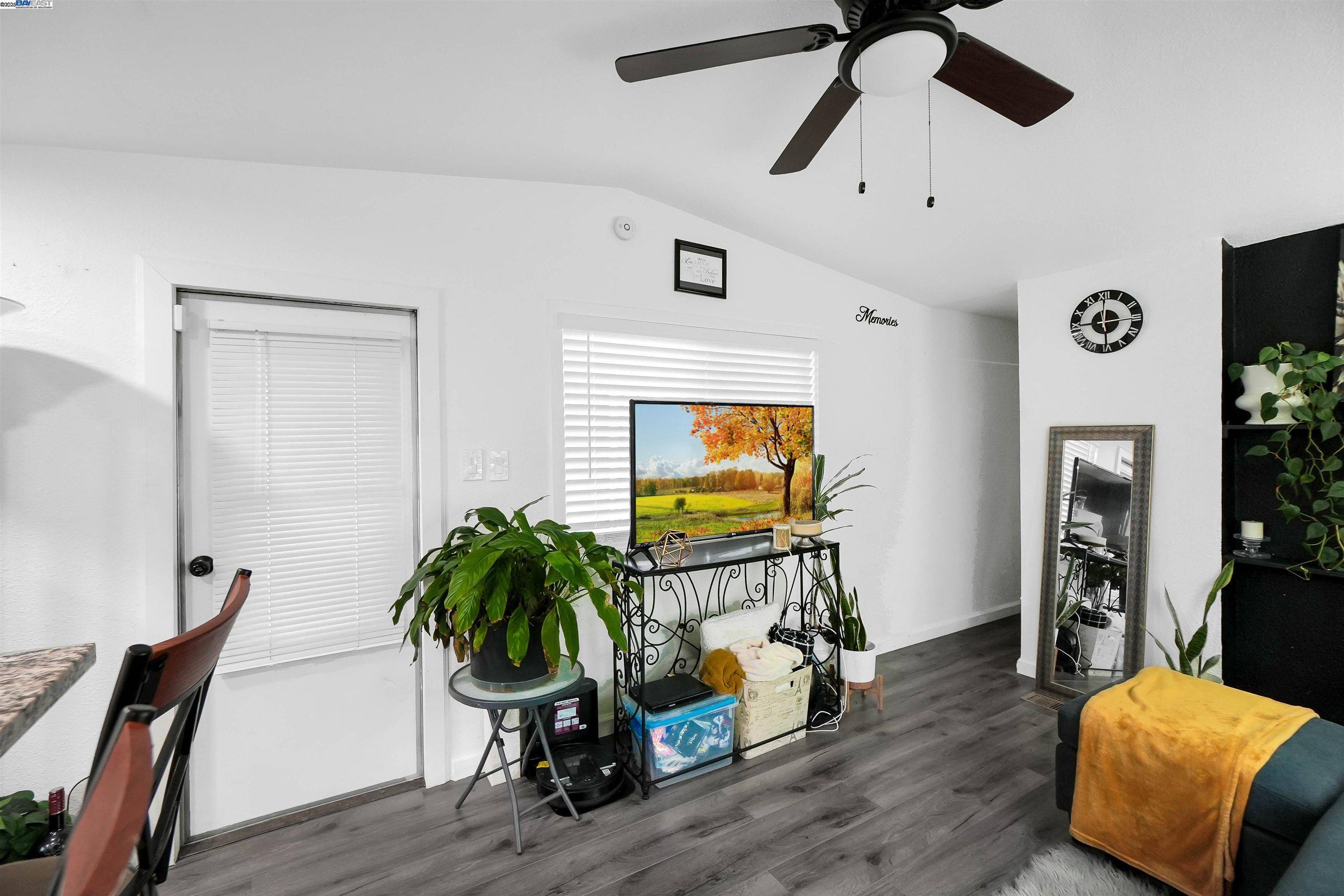 Castro Valley, CA 94546,3875 Castro Valley Blvd #32