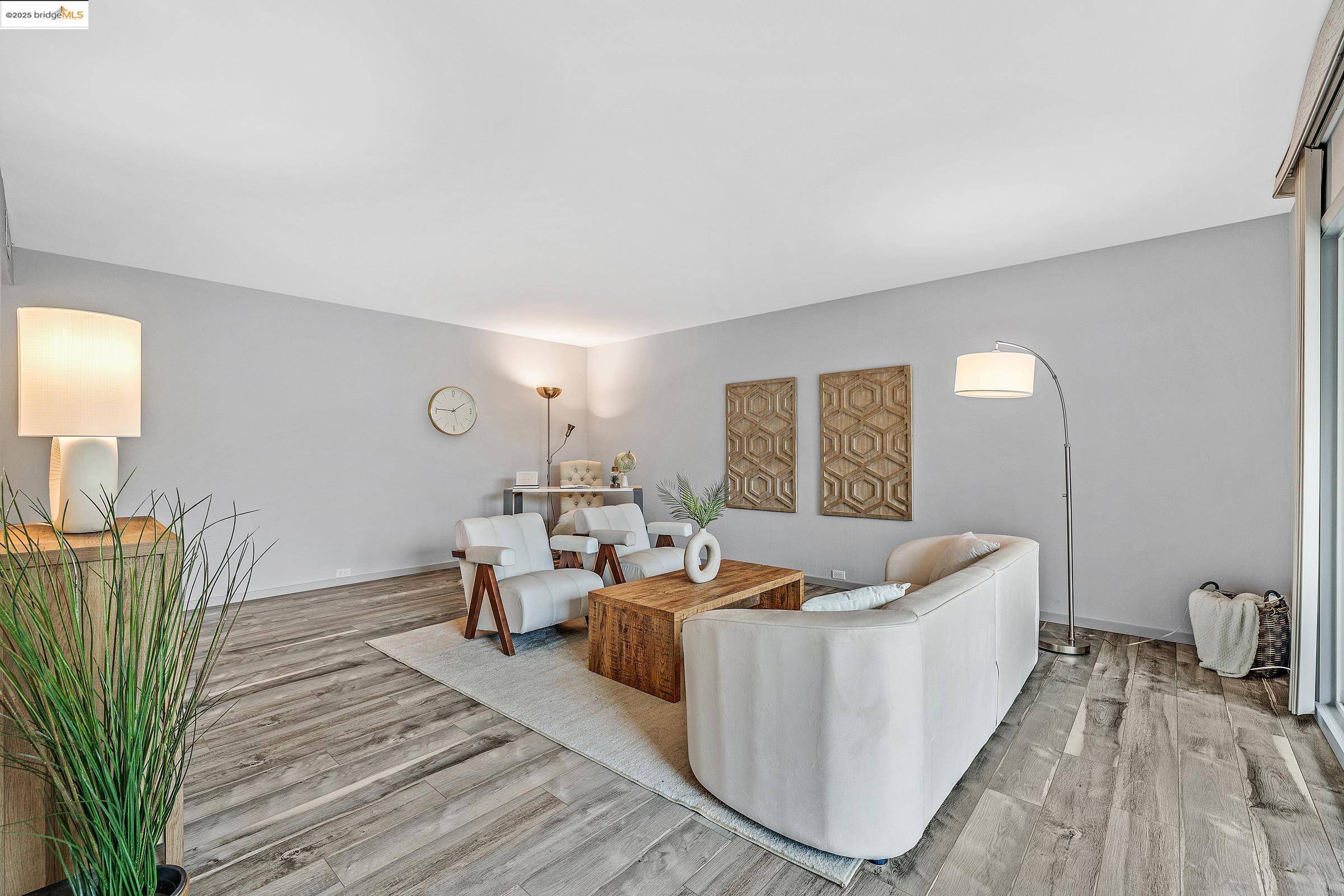 Oakland, CA 94611,3945 Harrison St #23