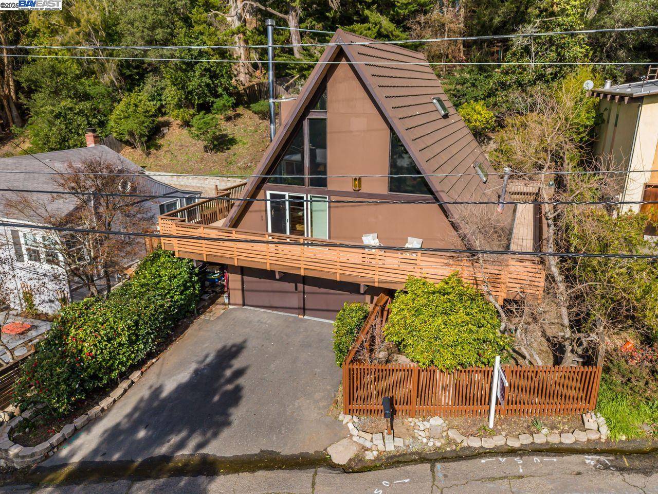 Oakland, CA 94611,6907 Saroni Dr
