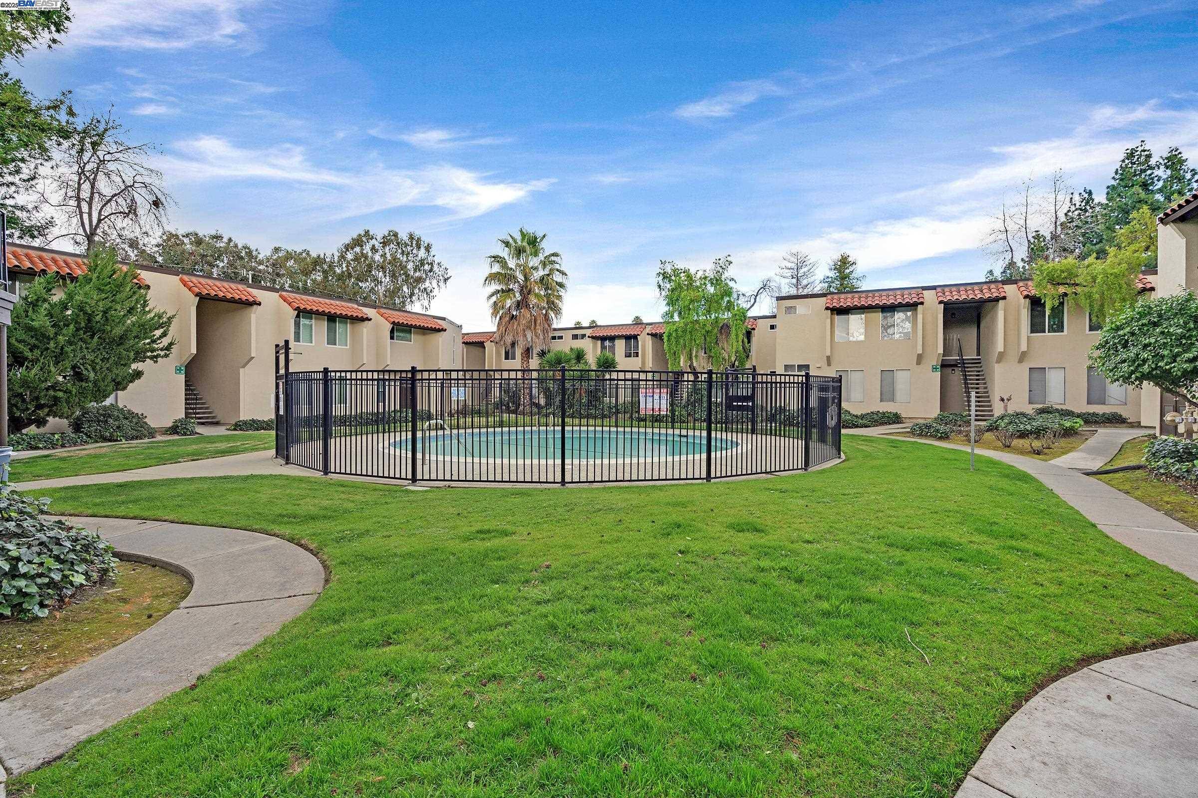 Livermore, CA 94550,975 Murrieta Blvd #2