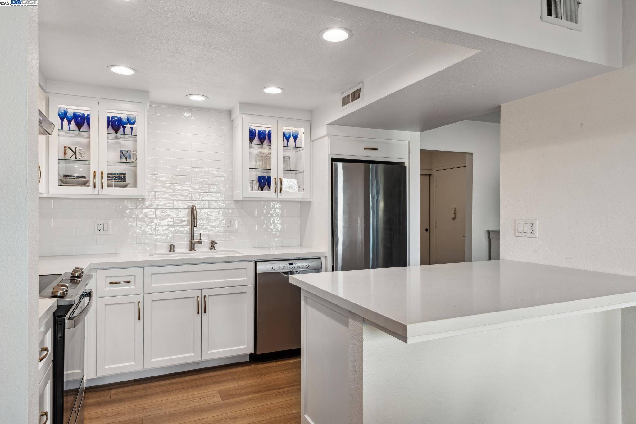 Walnut Creek, CA 94595,1508 Canyonwood Ct #4