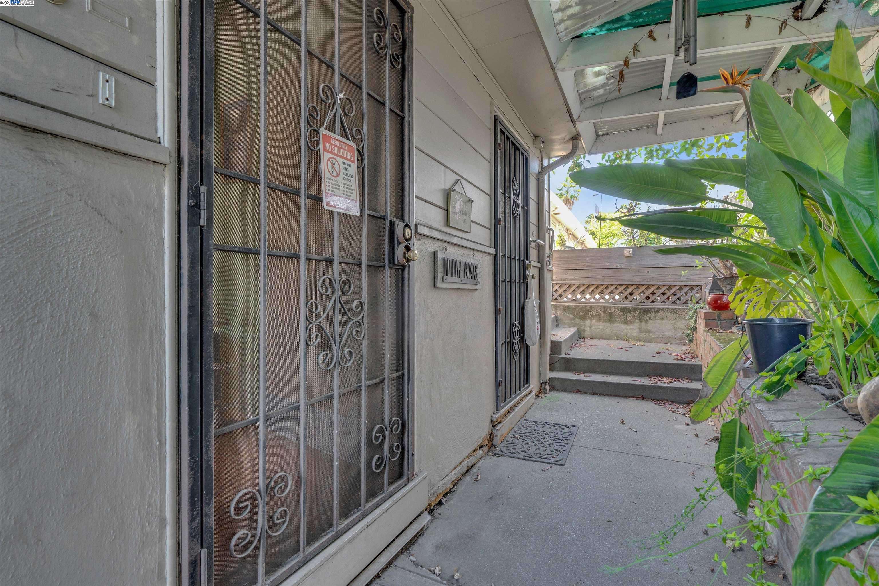 Oakland, CA 94606,1916 E 30Th St