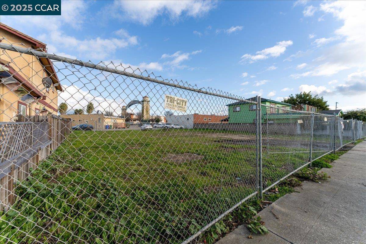 San Pablo, CA 94806,2432 22Nd St