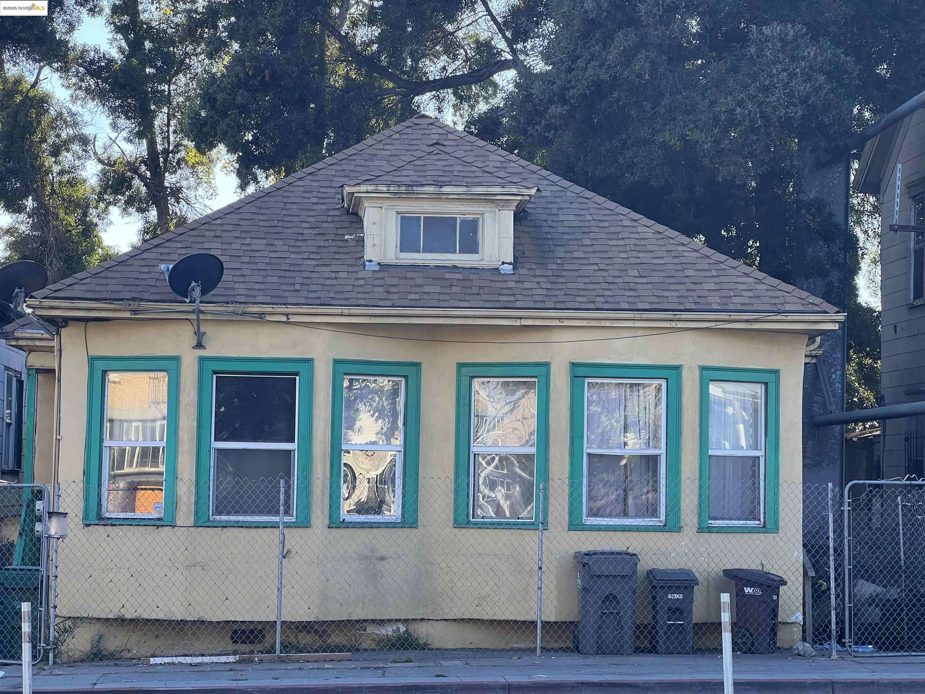 Oakland, CA 94606,2023 International Blvd