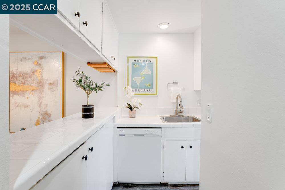 Walnut Creek, CA 94596,1411 Creekside Dr #11