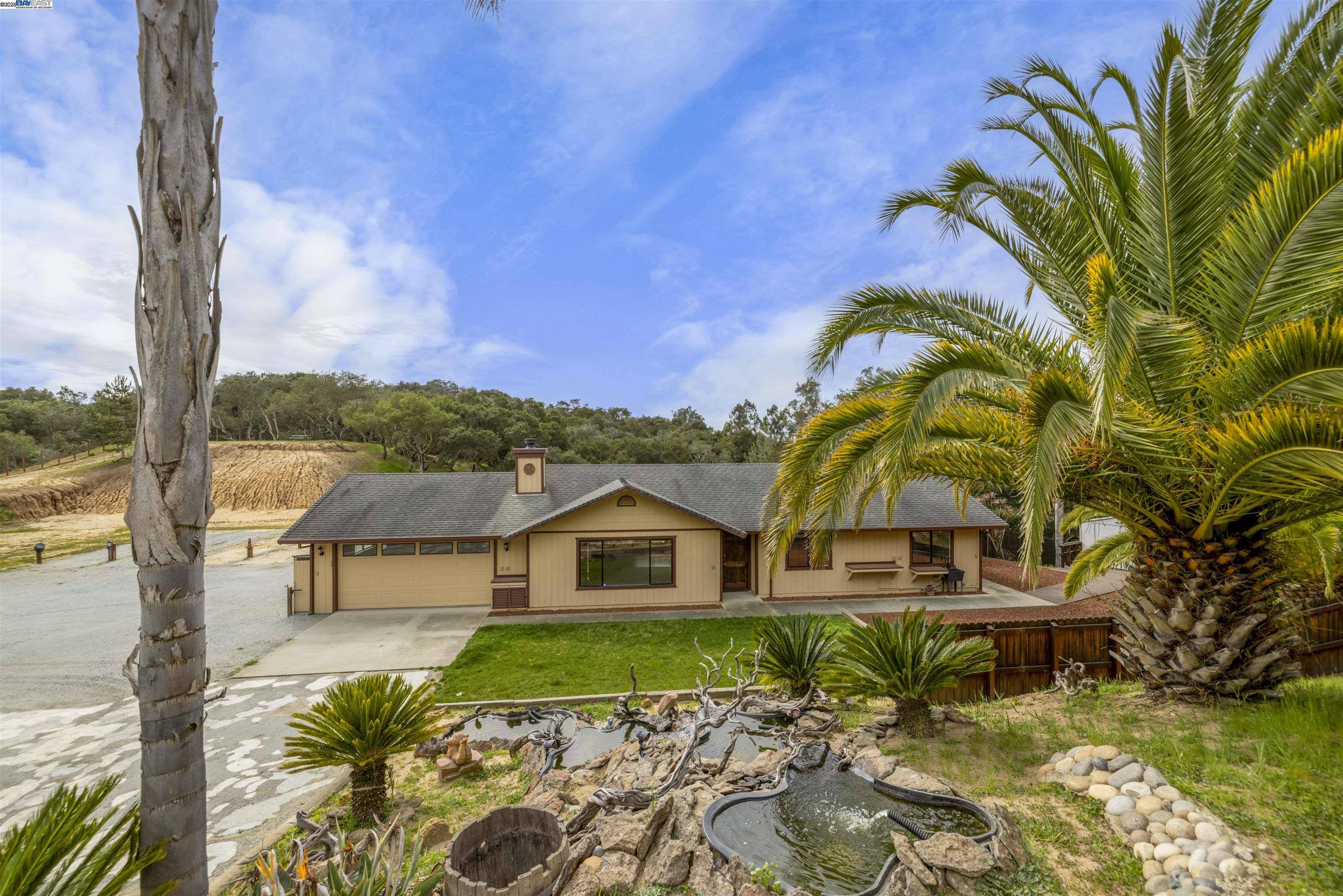 Salinas, CA 93907,6739 Leon Dr