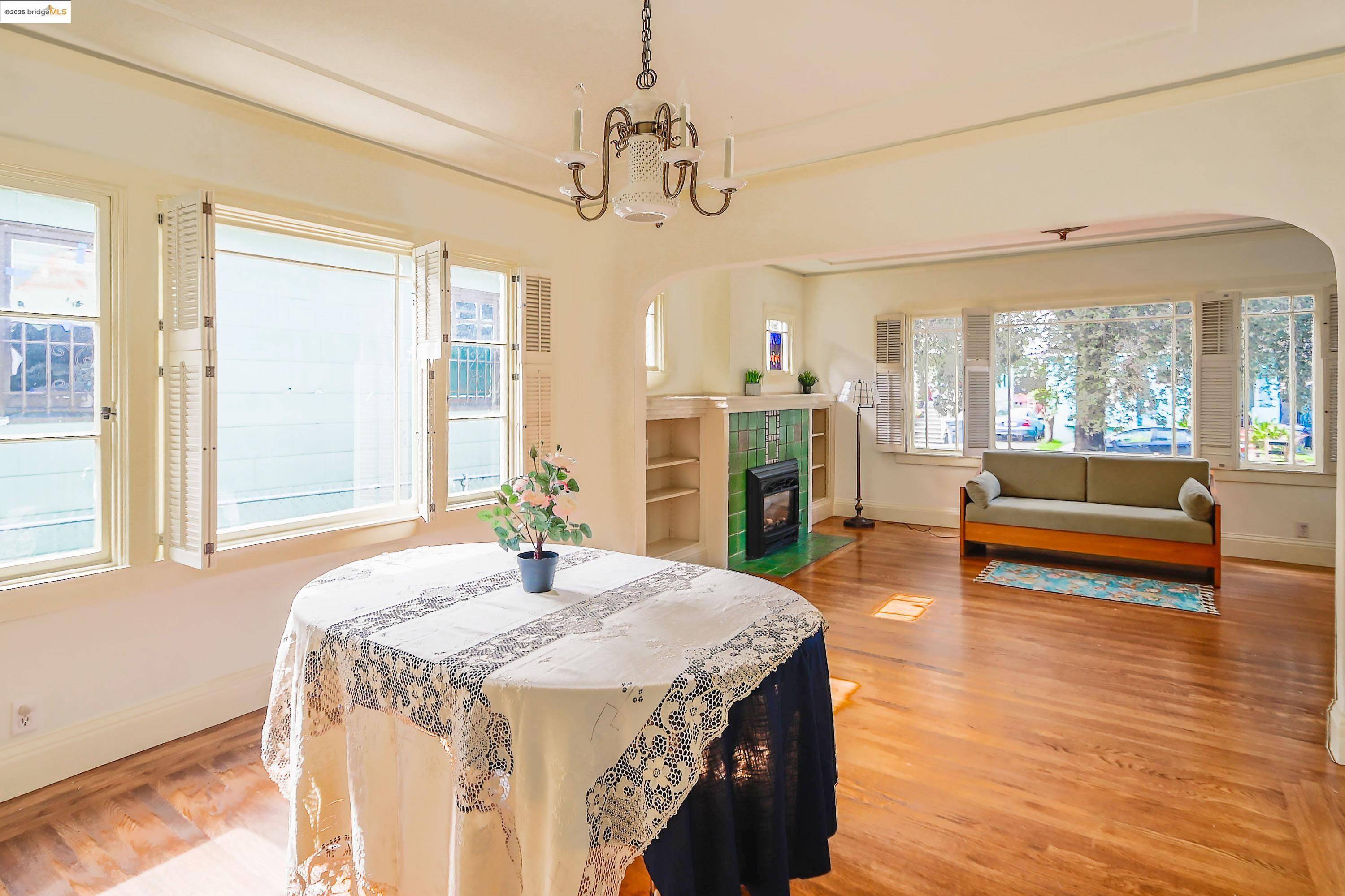 Berkeley, CA 94702,2741 Acton
