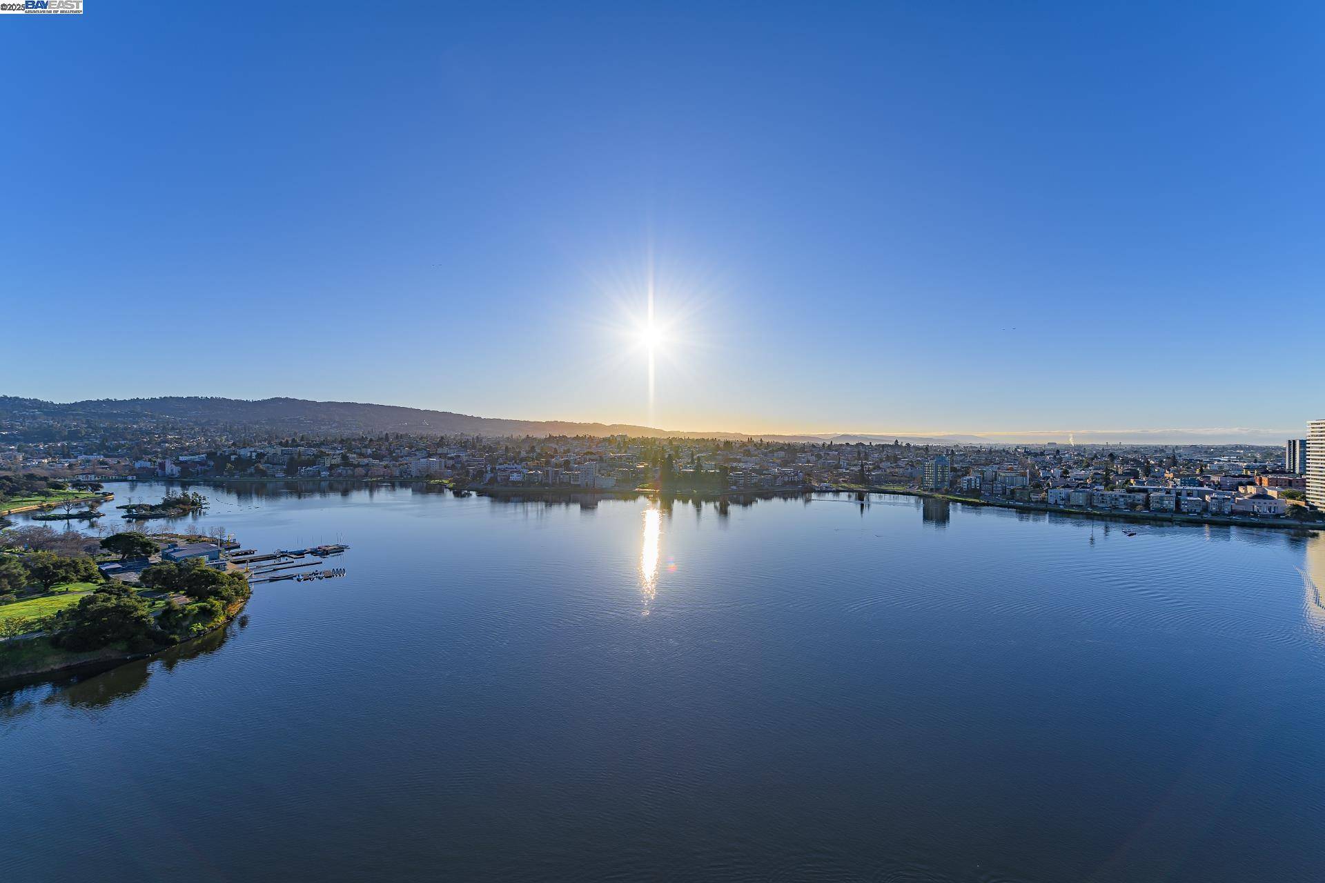 Oakland, CA 94612,1 Lakeside Dr #1806