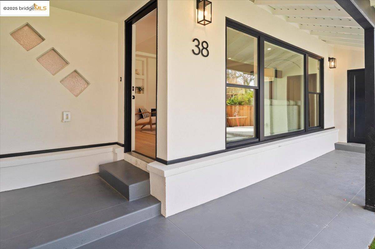 Oakland, CA 94611,38 Chatsworth Court